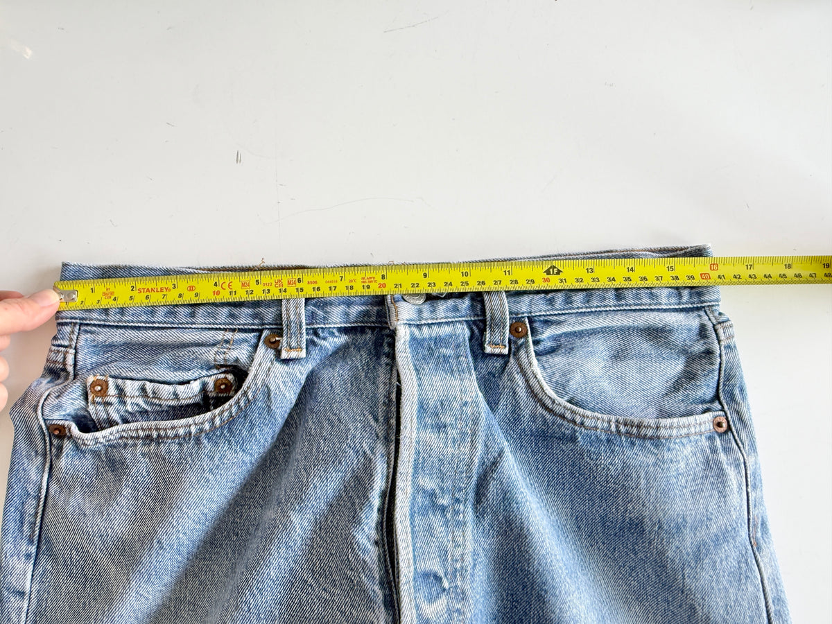 W31 L29 vintage Levis 501 medium blue 30/31” measured waist 501s 80s USA