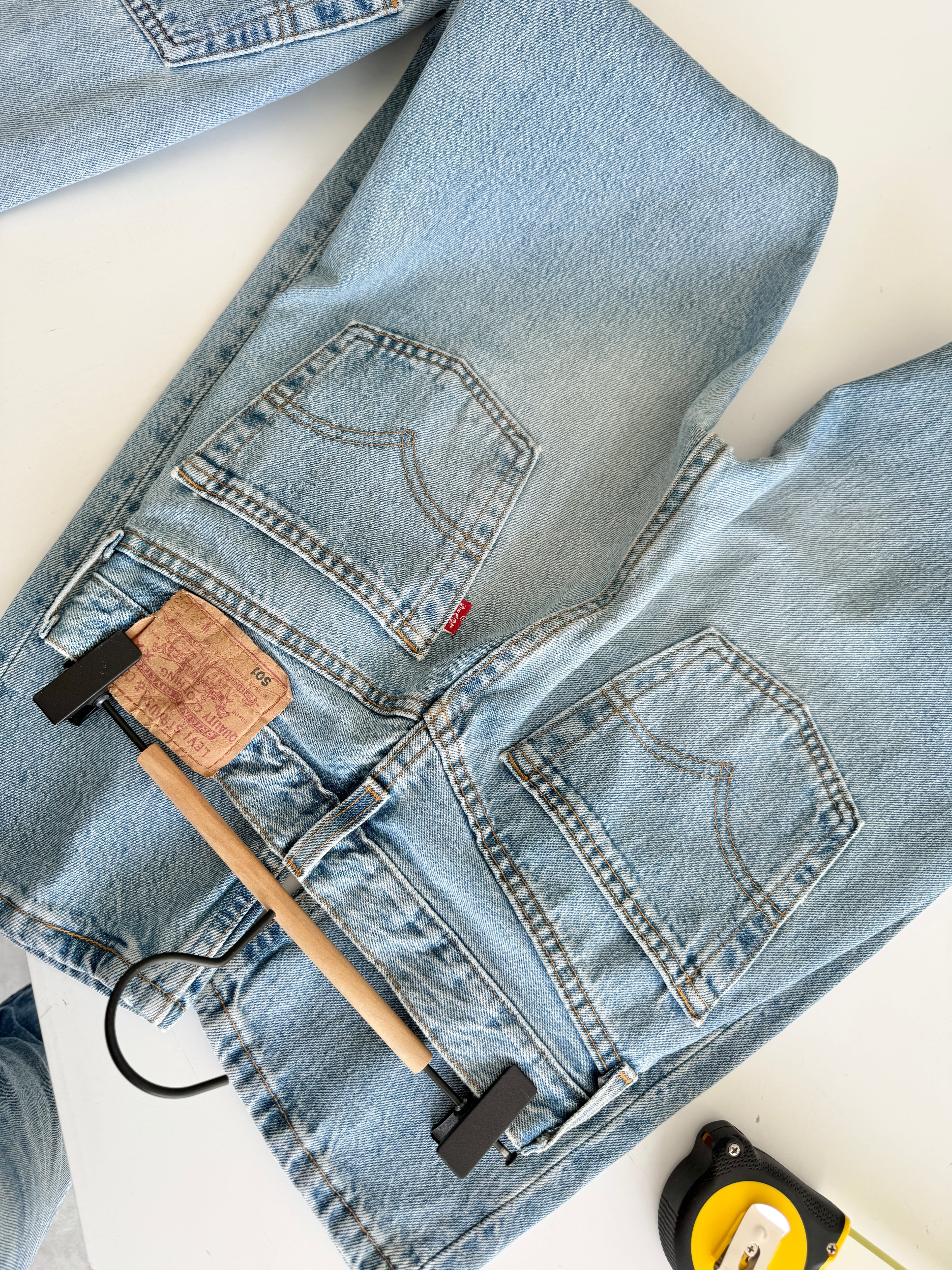 W26 L31 vintage Levis 501 24-26” measured medium blue 90s Levi’s 501s USA
