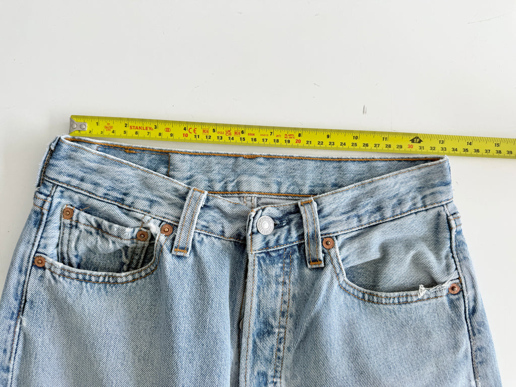Soft W27 L31 vintage Levis 501 26/27” measured waist light blue 501s made in 90s USA