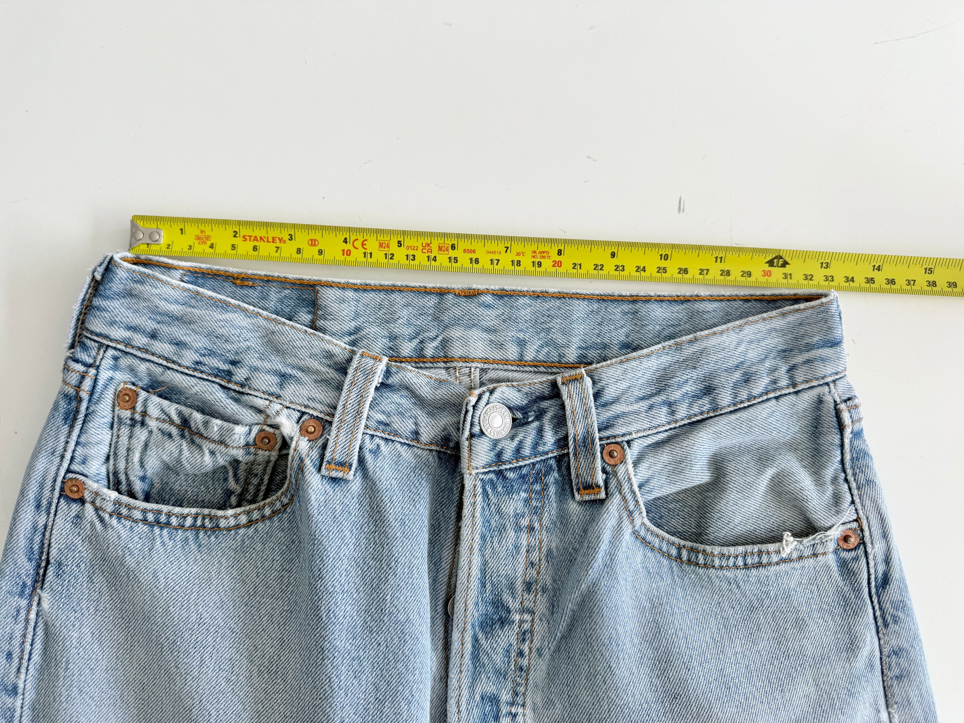 Soft W27 L31 vintage Levis 501 26/27” measured waist light blue 501s made in 90s USA