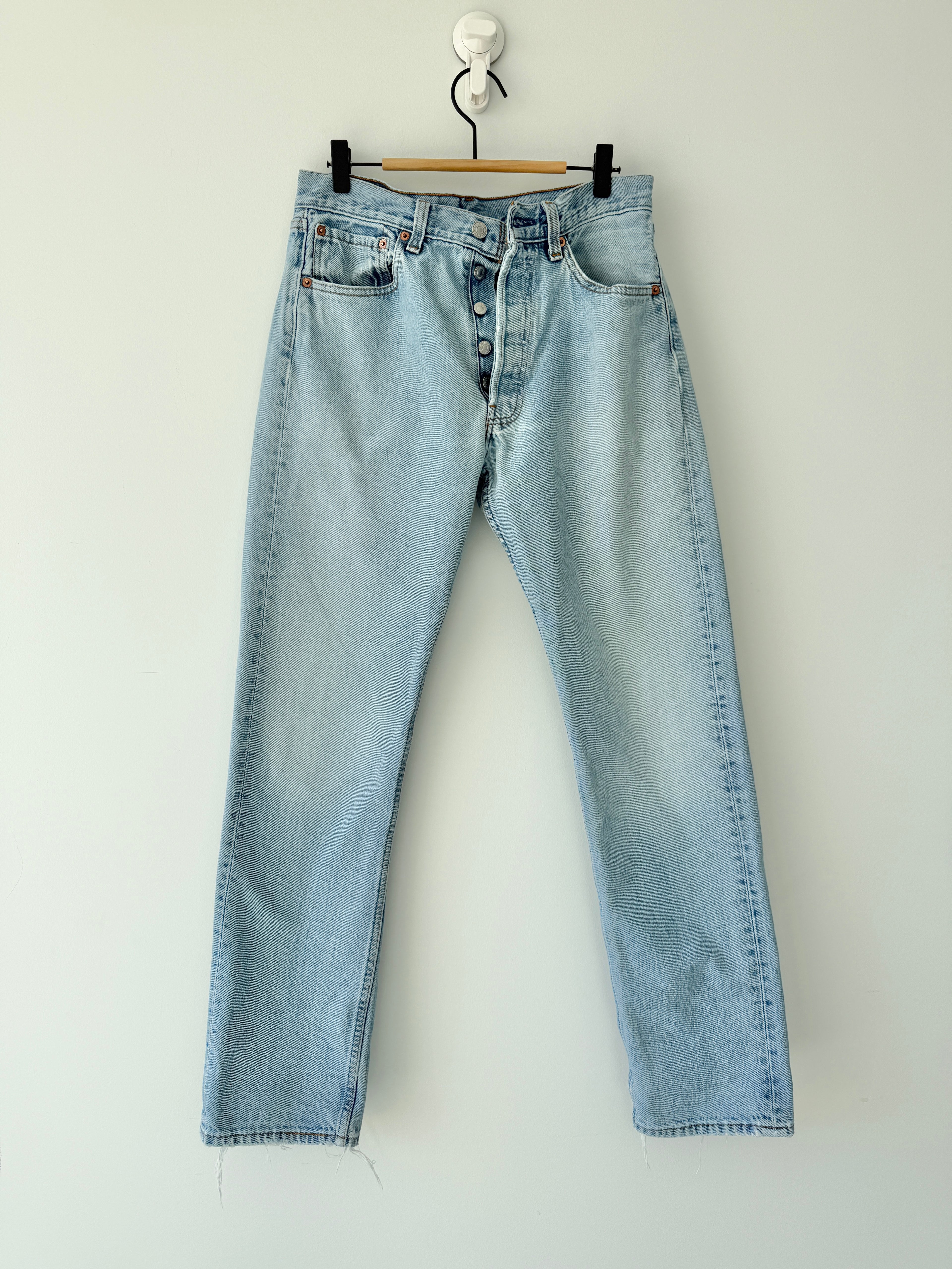 W29 L30 vintage Levis 501 28/29” measured light faded blue denim Levi’s 501s USA