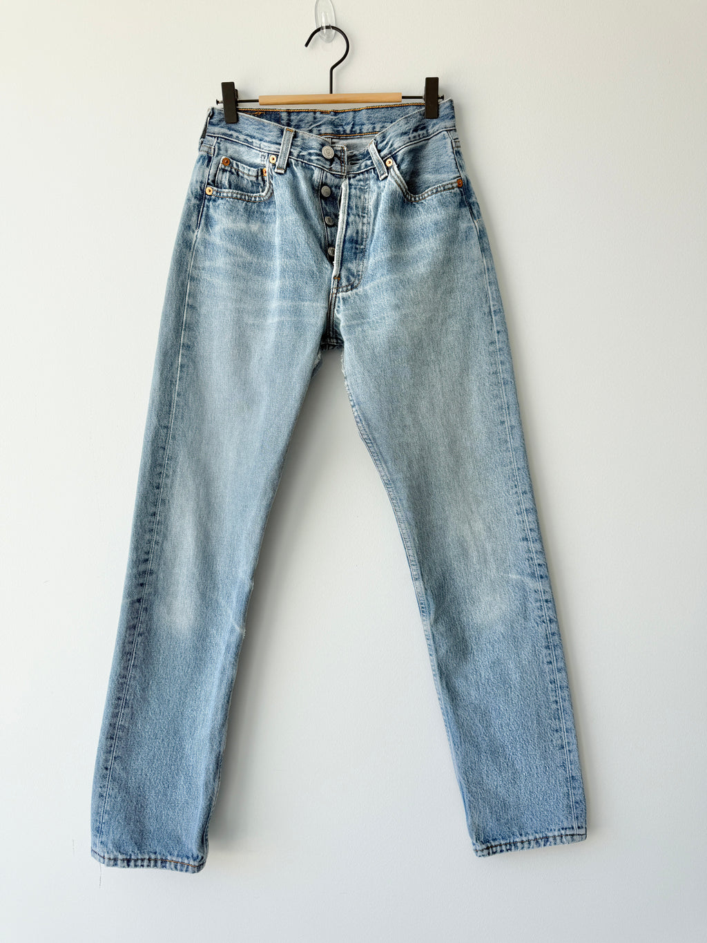 W26 L30 vintage Levis 501 25/26” measured waist medium light blue 501s 90s nl