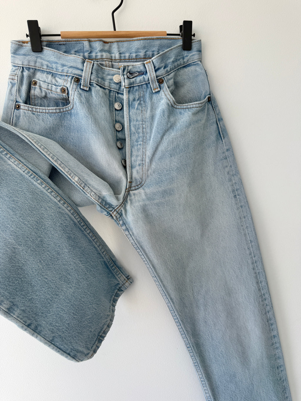 W27 L31 vintage Levis 501 26/27” measured waist light blue faded  90s USA 501s