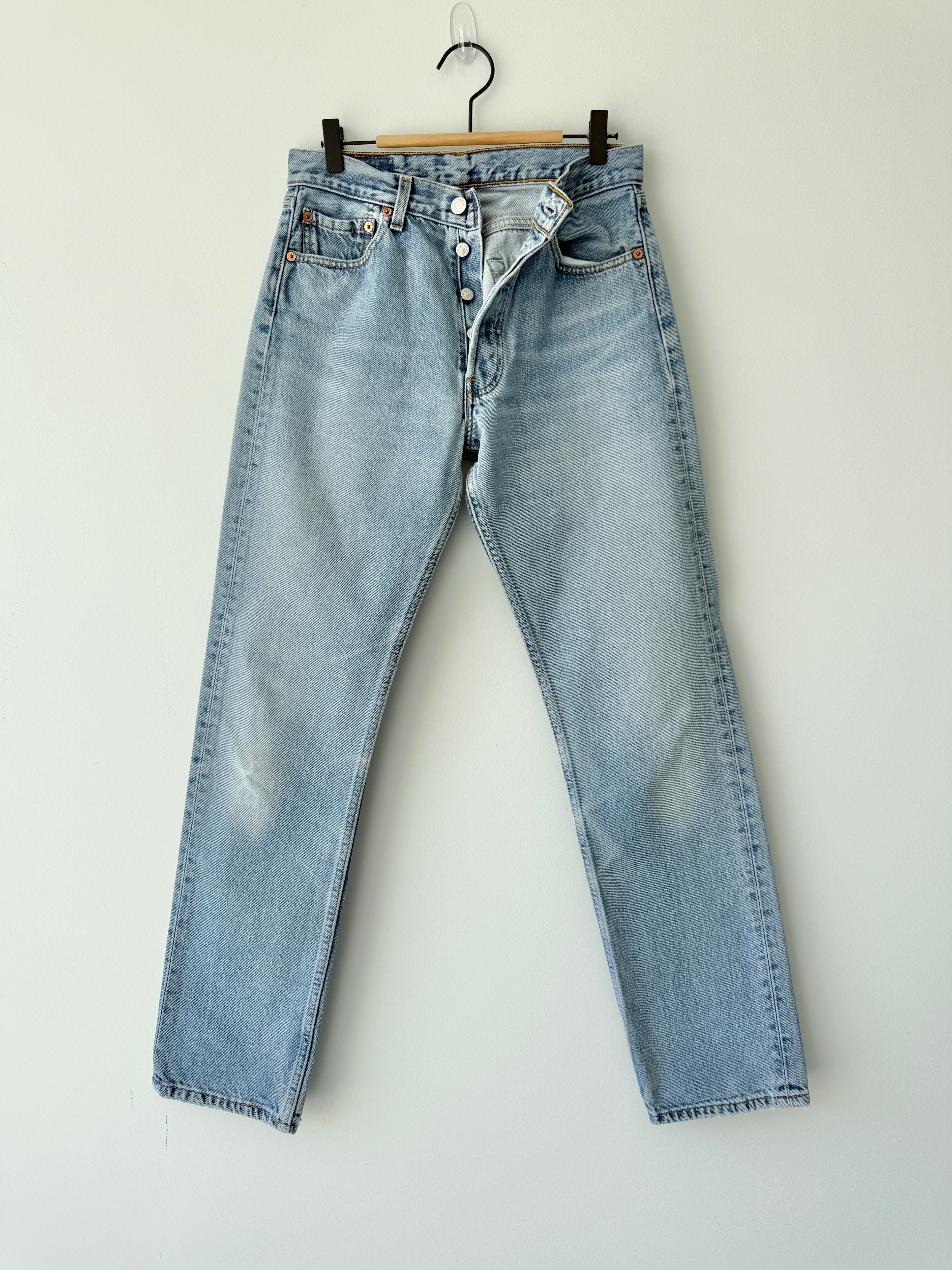 W27 L31 vintage Levis 501 27” measured waist light faded blue Y2K 501s