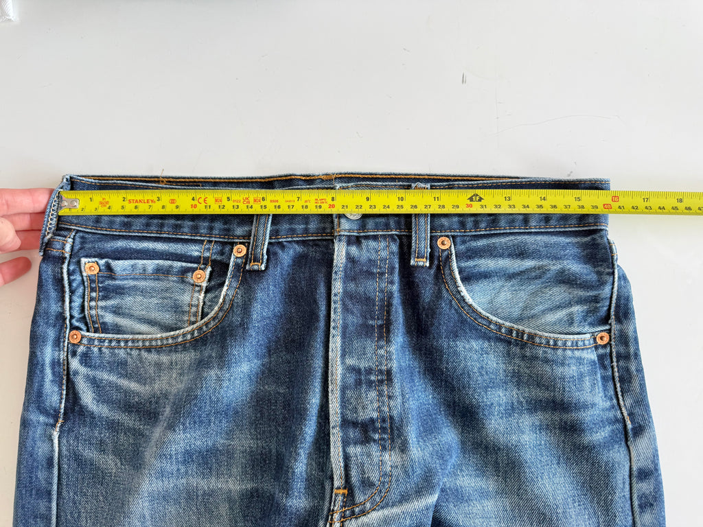 W31 L31 vintage Levis 501 dark blue 30/31” measured waist Y2K levis 501s
