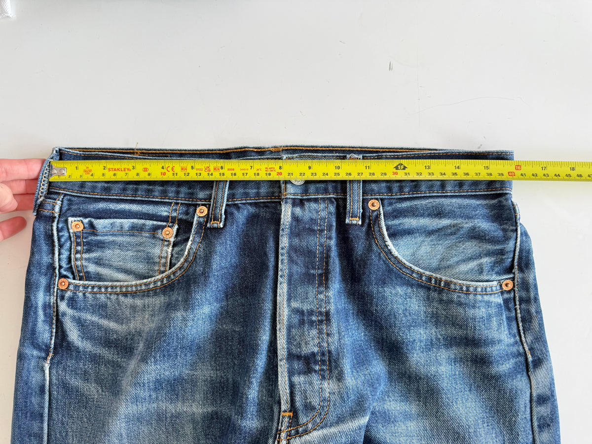 W31 L31 vintage Levis 501 dark blue 30/31” measured waist Y2K levis 501s