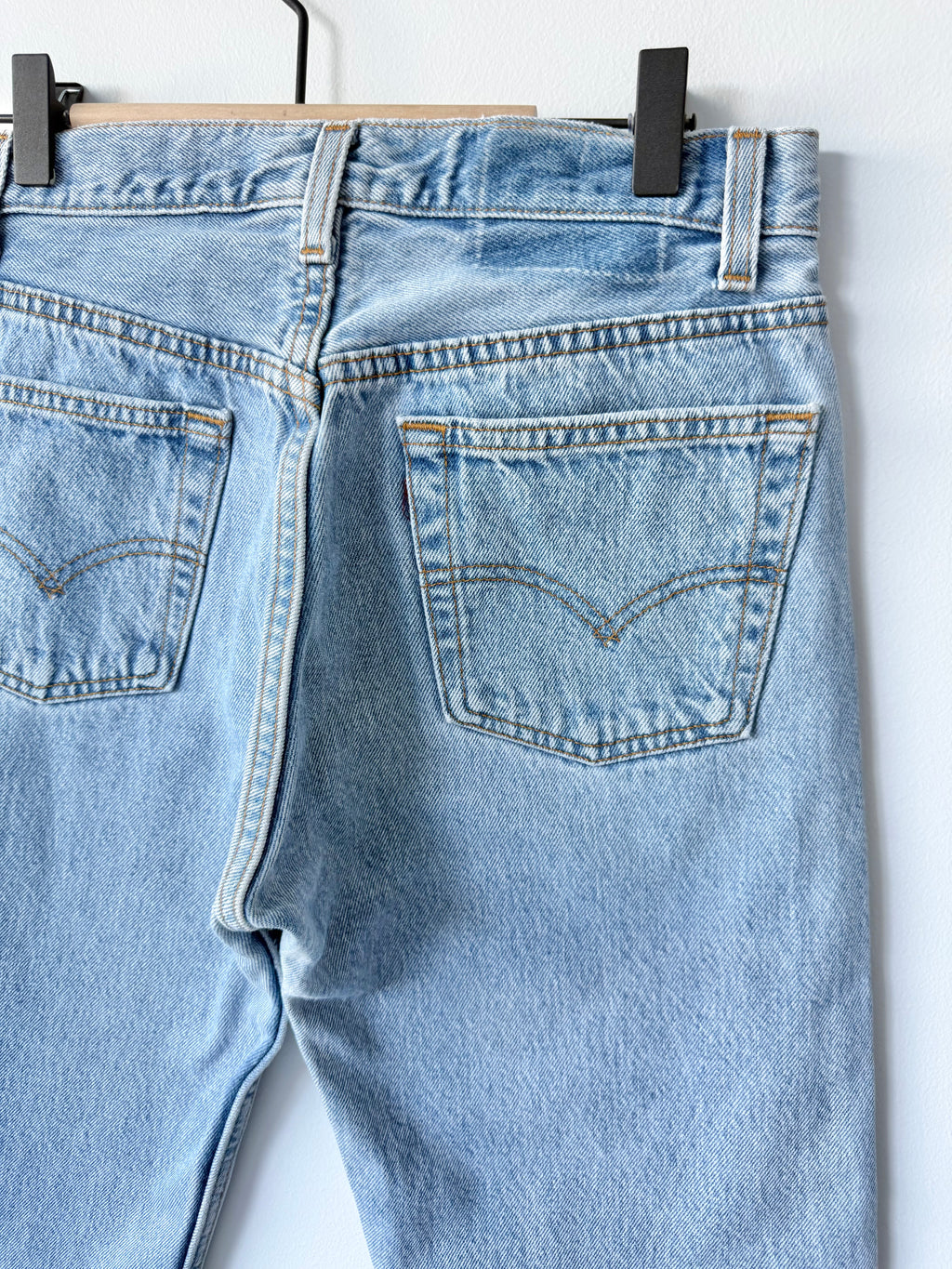 W27 L29 vintage Levis 501 light blue faded 26/27” measured waist 90s USA levis 501s slim hips