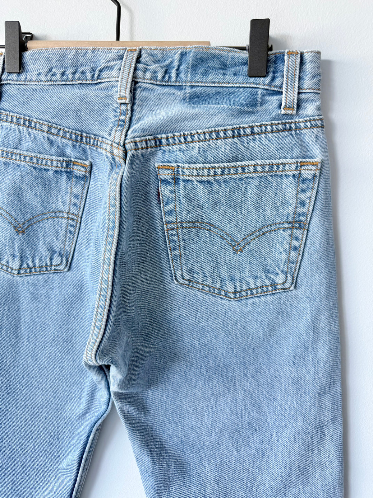 W27 L29 vintage Levis 501 light blue faded 26/27” measured waist 90s USA levis 501s slim hips