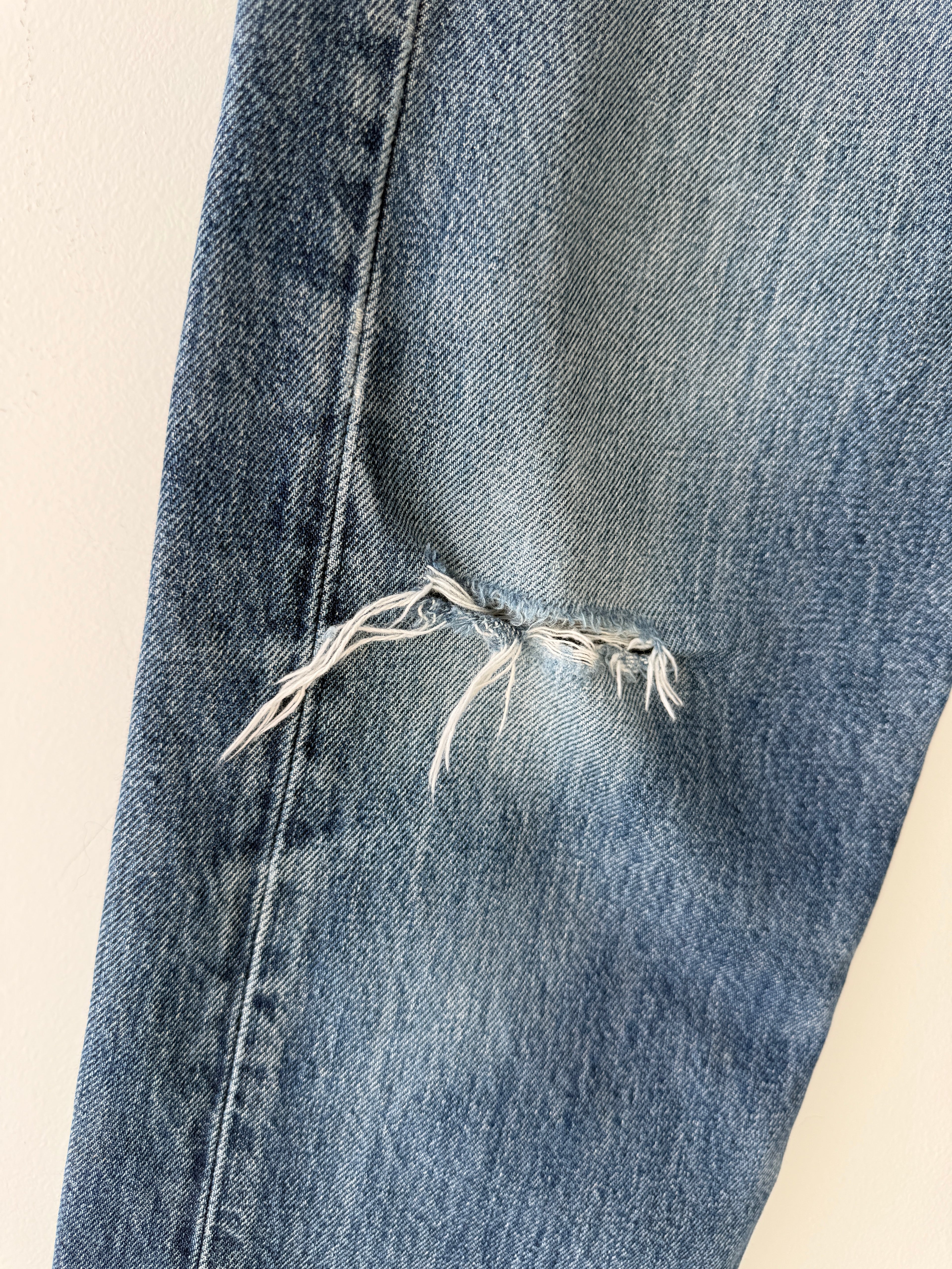 Soft W28 L31 vintage Levis 501 27/28” measured waist faded dark blue 501s 90s denim