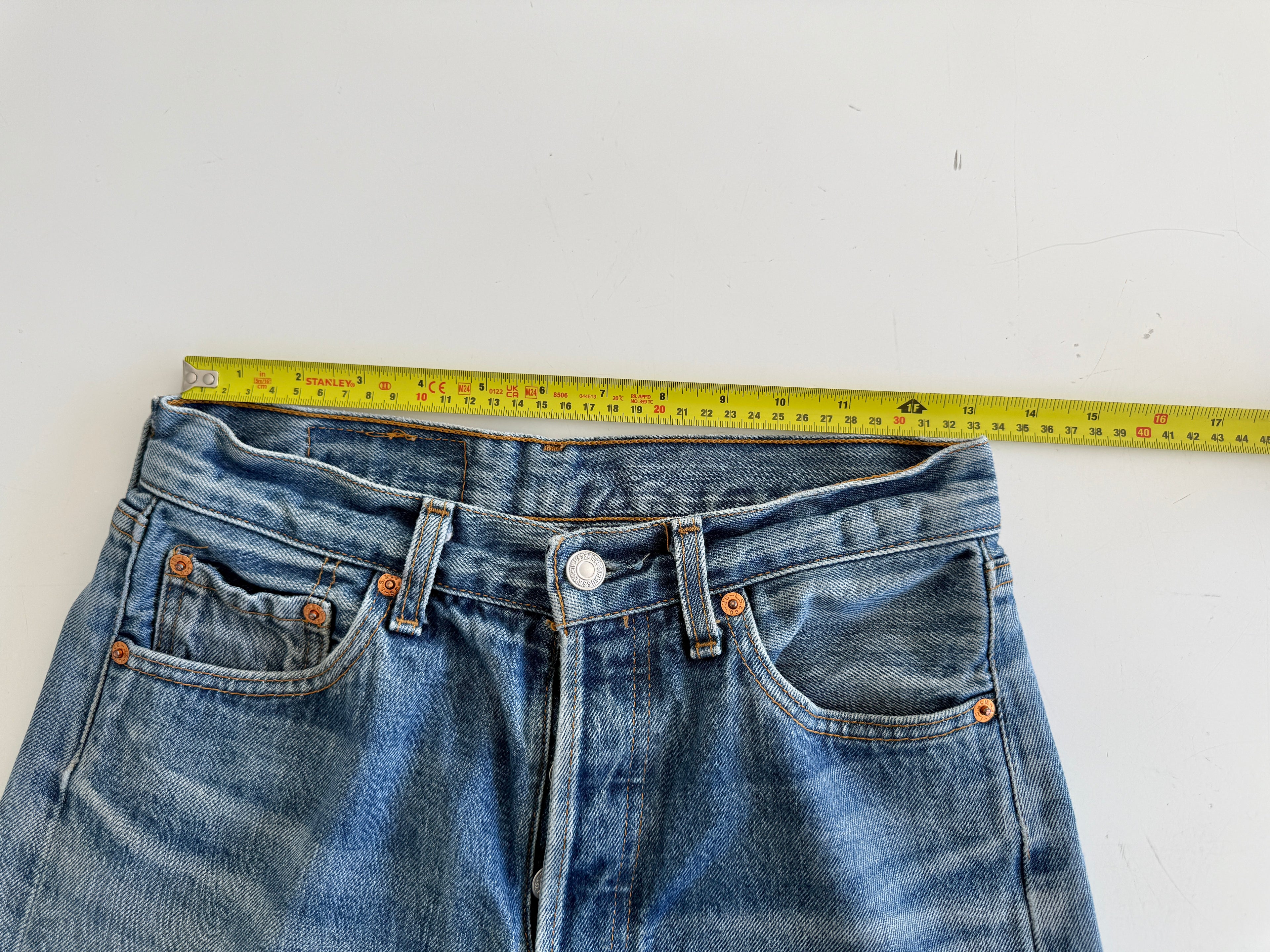 W27 L29 vintage Levis 501 26/27” measured medium faded blue denim 90’s 501s