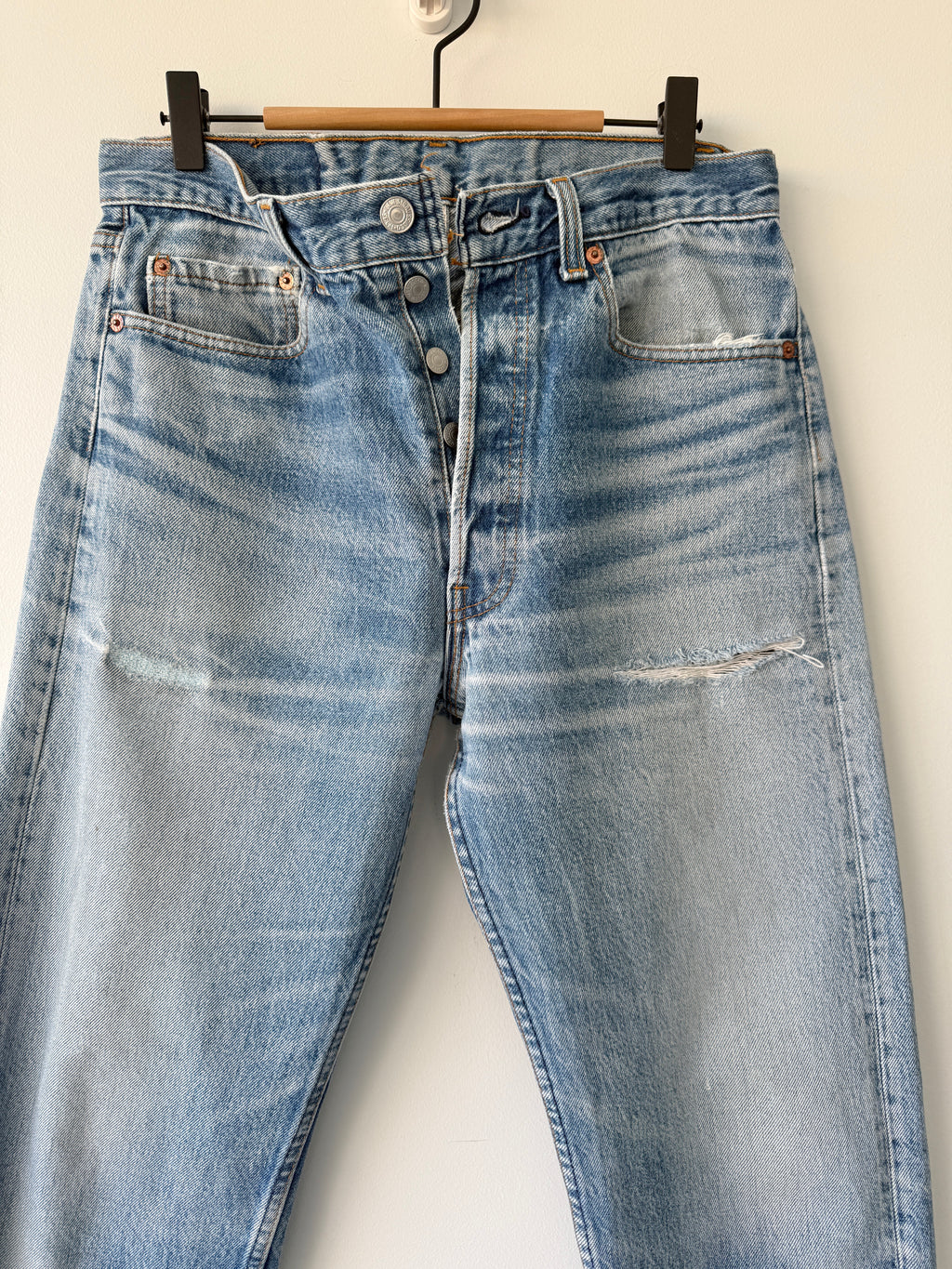 W30 L31 vintage Levis 501 29-30” measured dark whiskers faded blue 90s USA Levi’s 501s