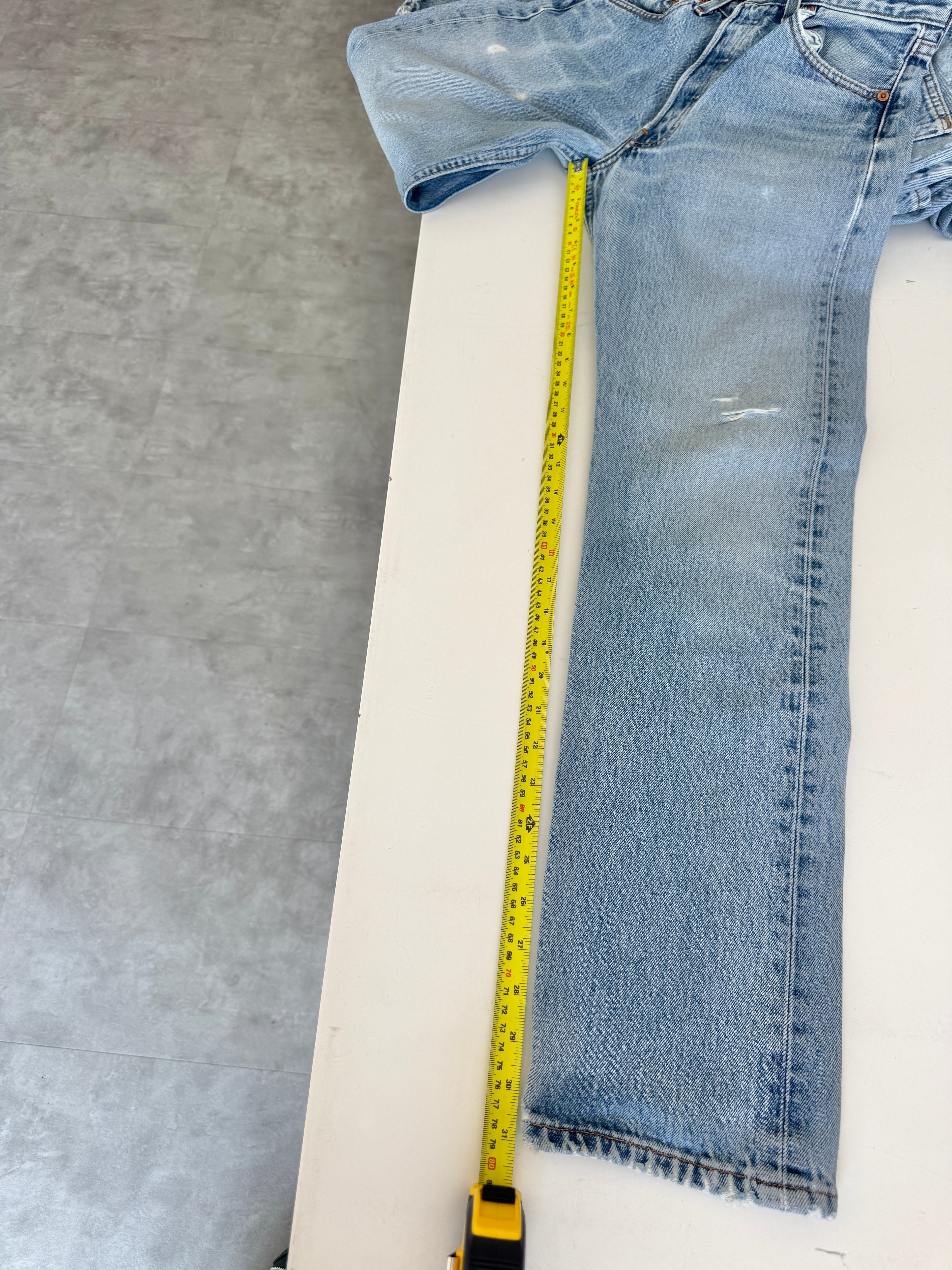 W26 L31 vintage Levis 501 25/26” measured waist medium light blue 501s Y2K wallet mark and cool fades nl
