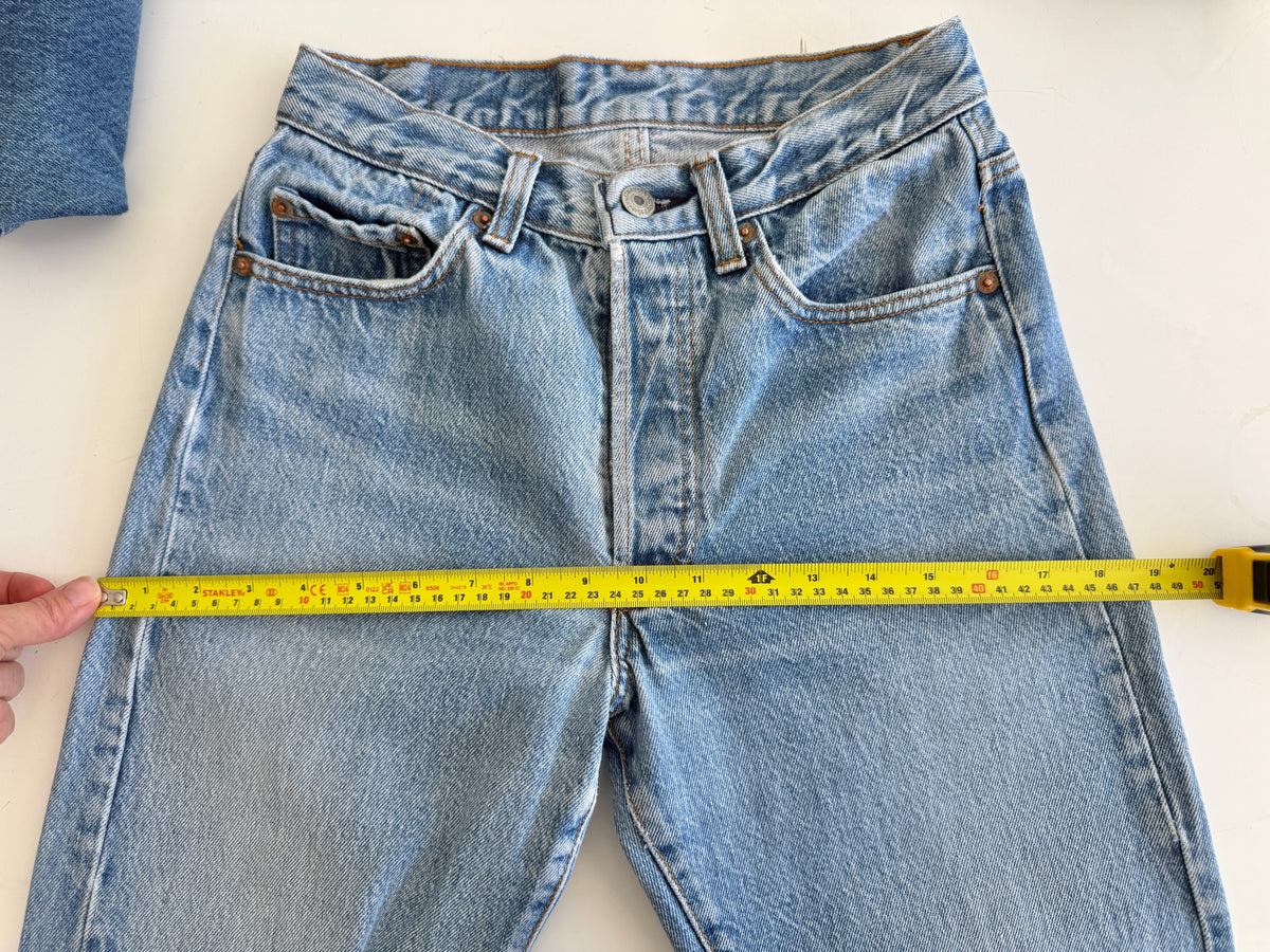 W25 L27 vintage Levis 501 24/25” measured fade light denim USA 501s 80s