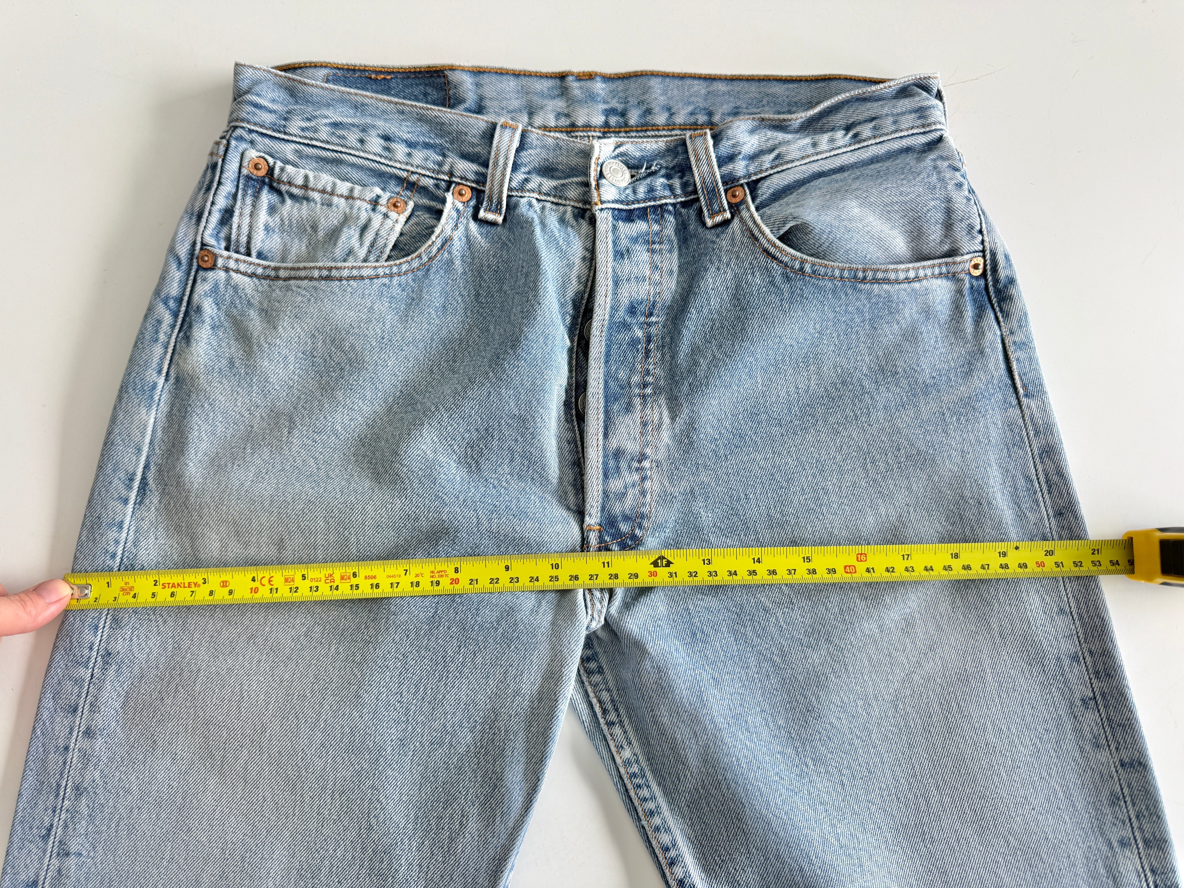 W29 L29 vintage Levis 501 29” light blue Levi’s 501s Y2K