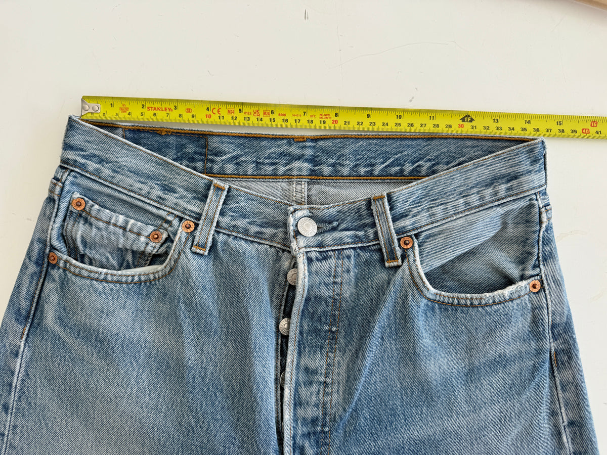W29 L29 vintage Levis 501 28/29” measured medium blue Y2K 501s