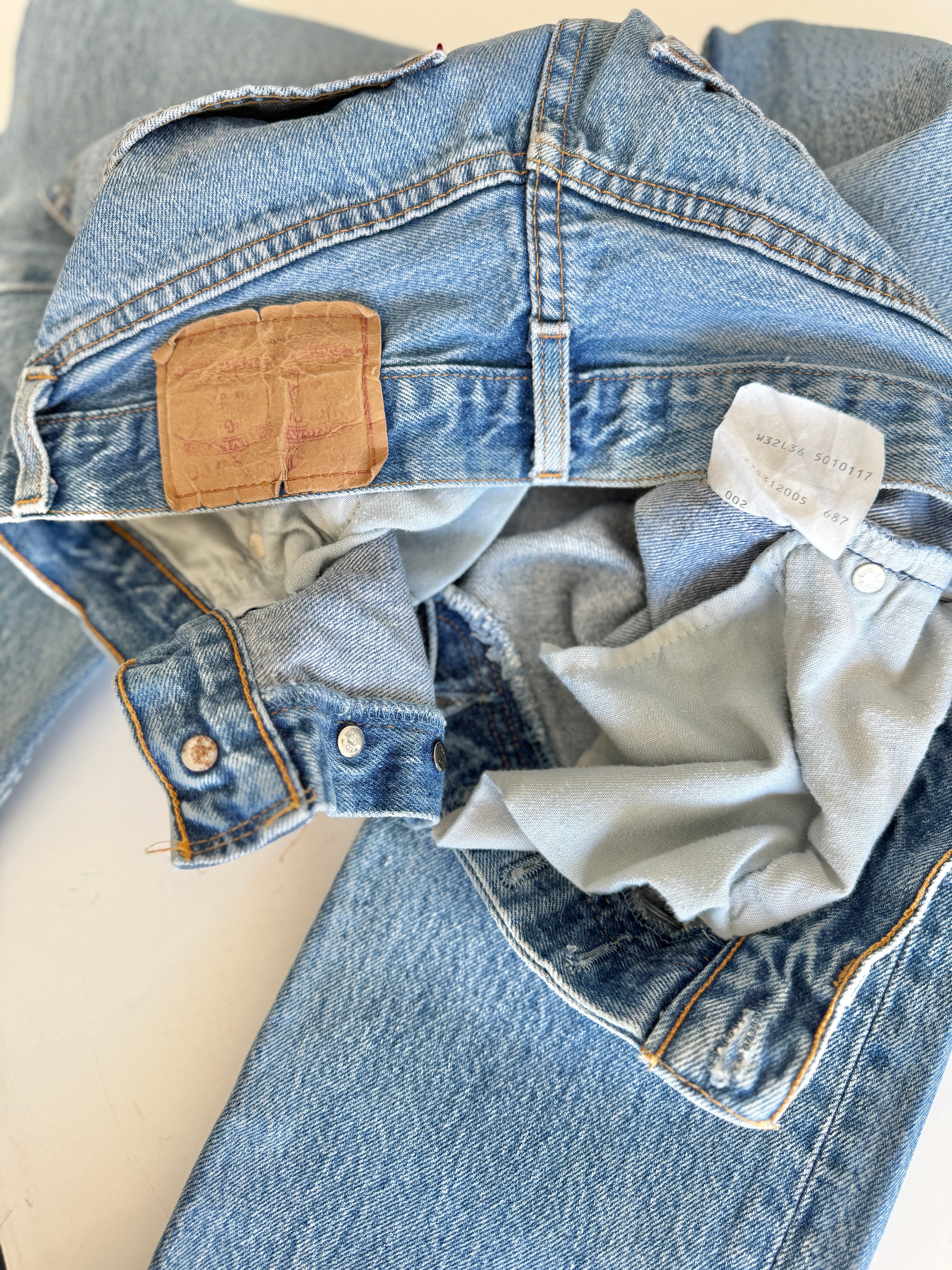 W29 L34 vintage Levis 501 28-29” measured medium faded blue 80s Levi’s 501s