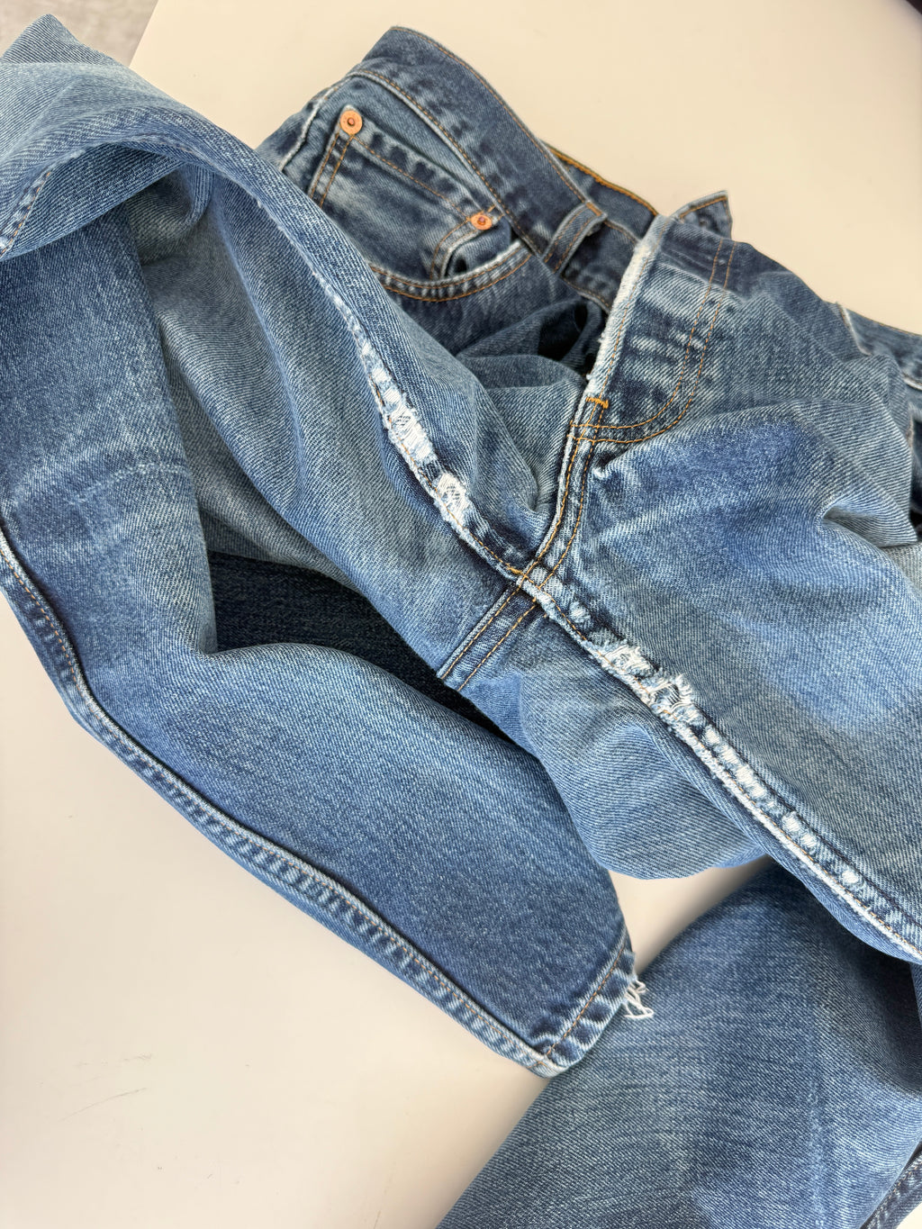 W29 L28 vintage Levis 501s 28/29” measured waist indigo faded blue Y2K  501s
