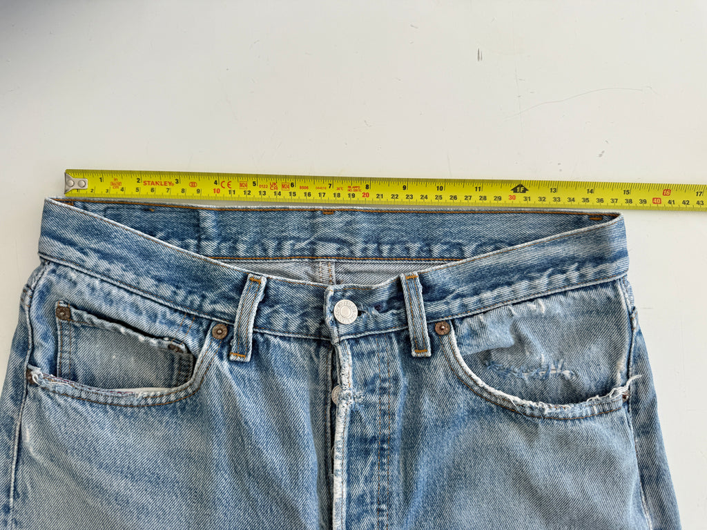 W30 L29 vintage Levis 501 29/30” measured waist faded light blue distressed early 90s USA 501s