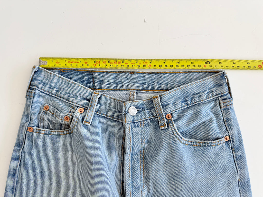 W27 L31 vintage Levis 501 26/27” measured waist light blue faded  90s 501s