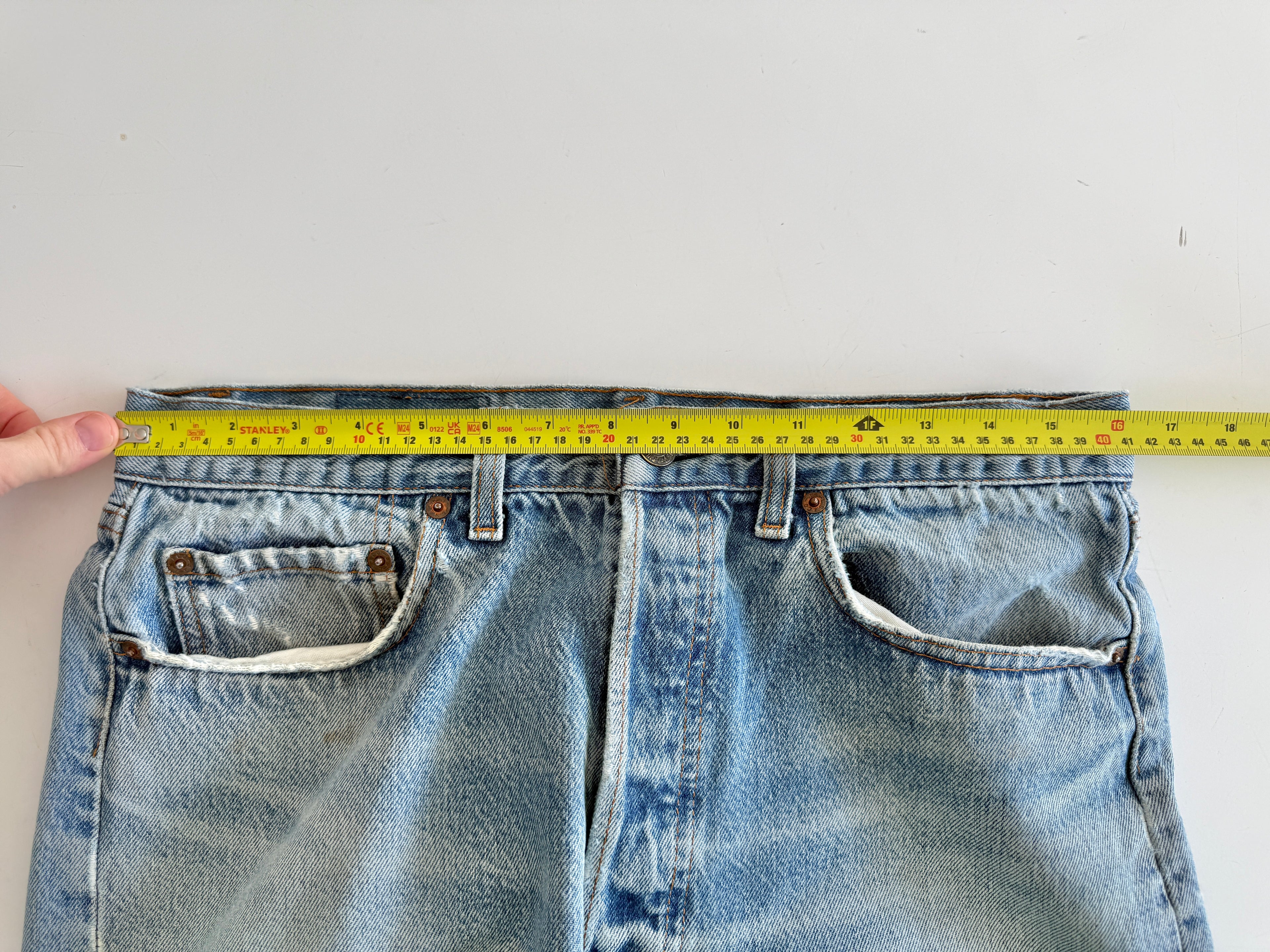 W32 L33 vintage Levis 501 31/32” measured medium faded blue denim 80s Levi’s 501s USA