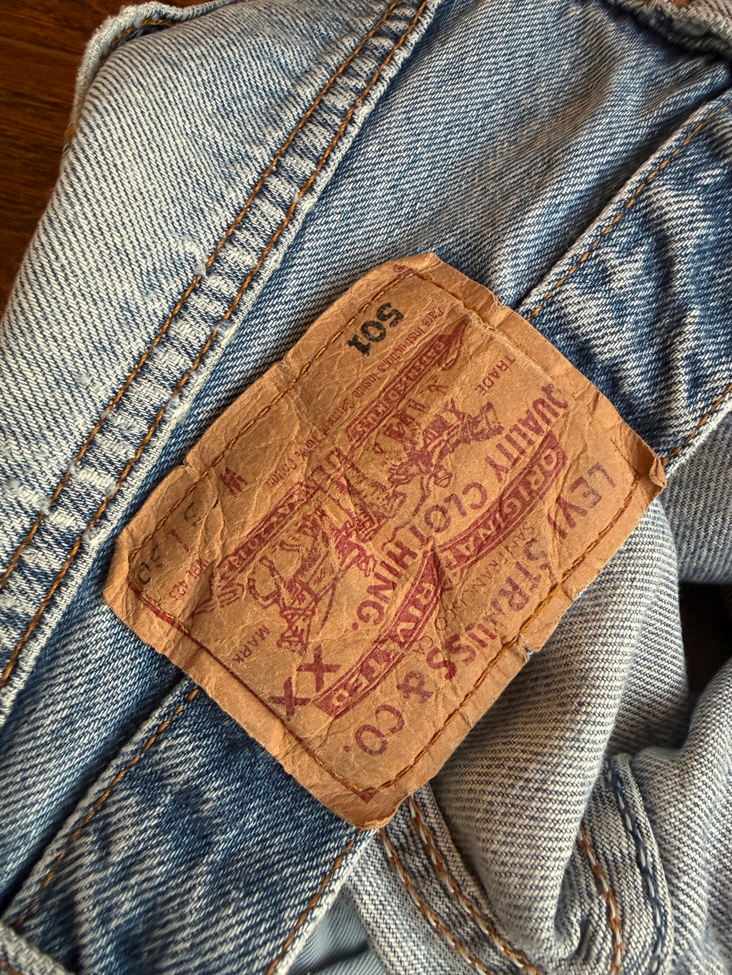Soft W31 L29 vintage Levis 501s 31” measured medium light blue faded 90s 501s