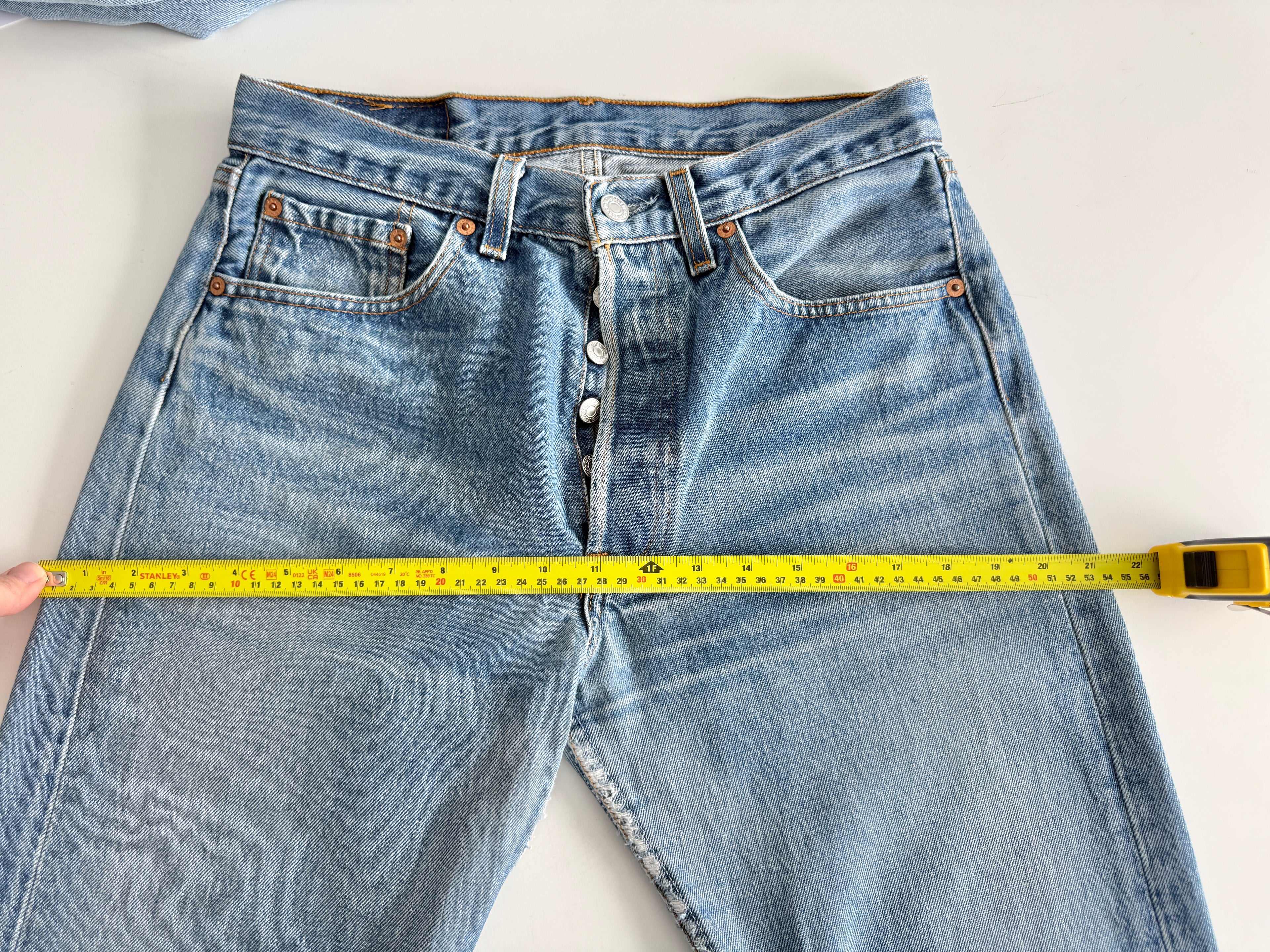 W29 L27 vintage Levis 501s 28/29” medium blue whiskers fade denim Levi’s 501s 90s USA
