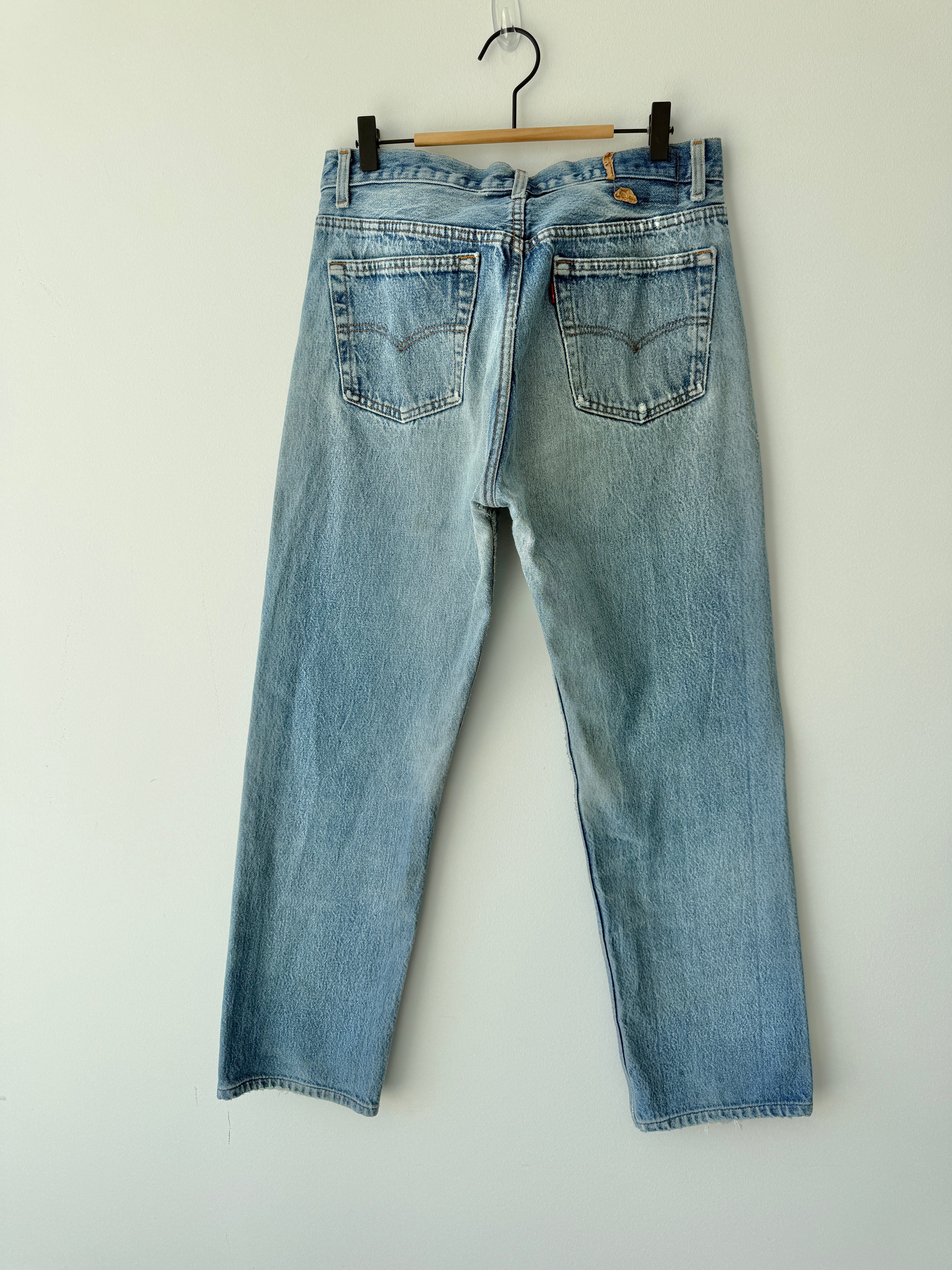W31 L29 vintage Levis 501 30/31” measured waist medium faded blue 501s early 90s USA
