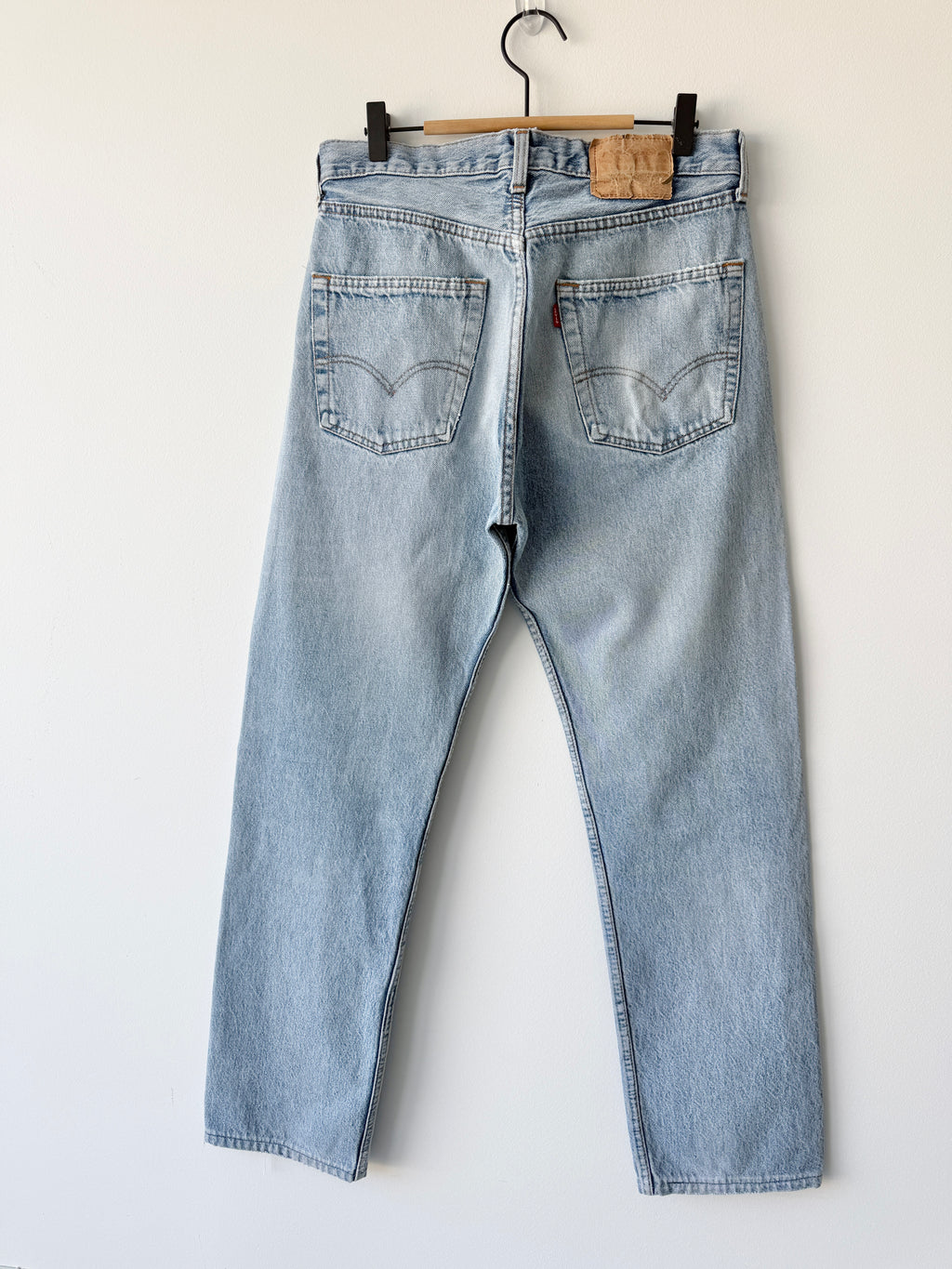 W31 L30 vintage Levis 501 30/31” measured waist light blue 501s made in 80s