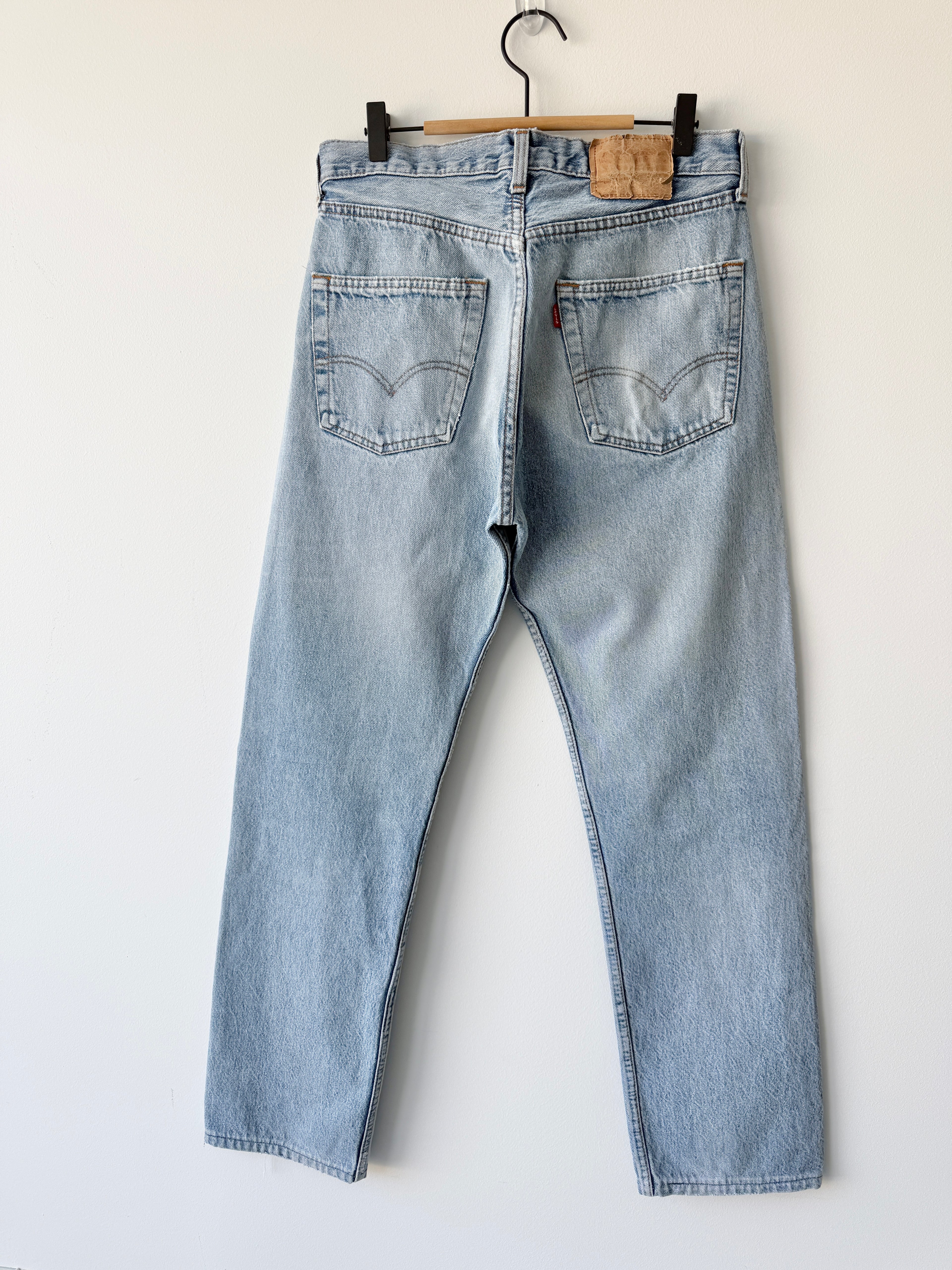W31 L30 vintage Levis 501 30/31” measured waist light blue 501s made in 80s