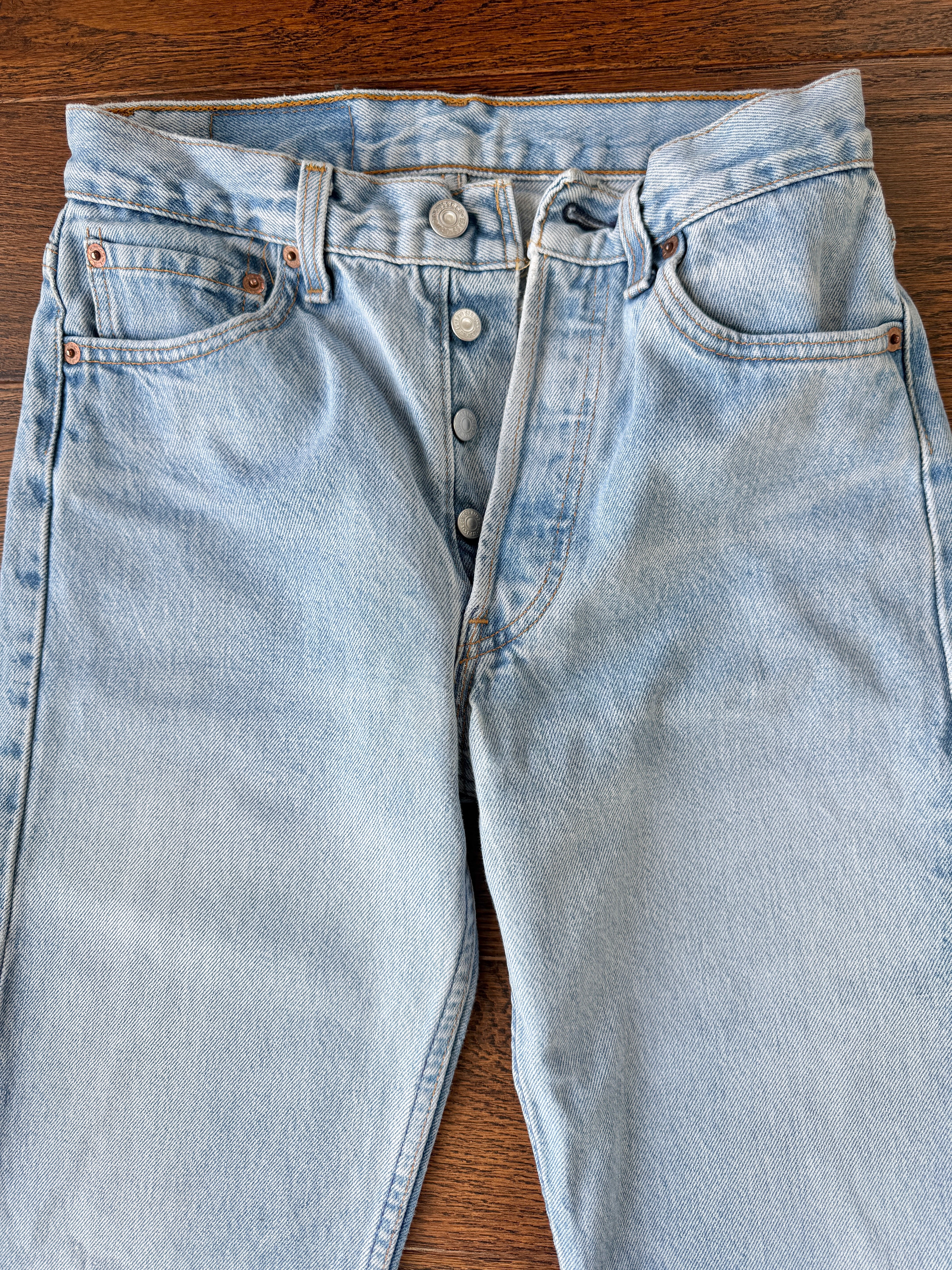 W26 L30 vintage Levis 501 25-26” measured light faded blue 90s USA Levi’s 501s