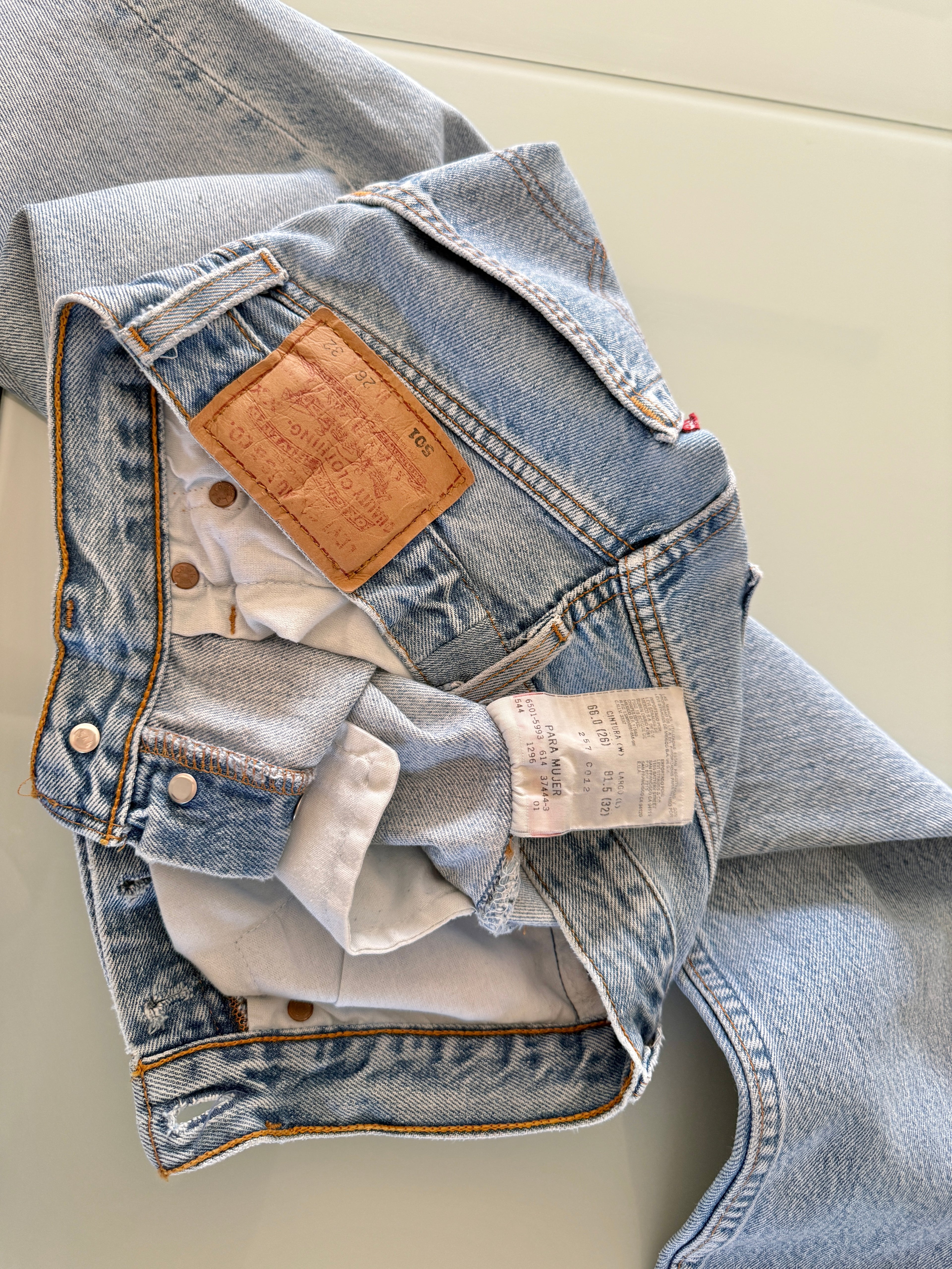 W25 L31 vintage Levis 501 25” measured light medium blue 90s Levi’s 501s USA re done