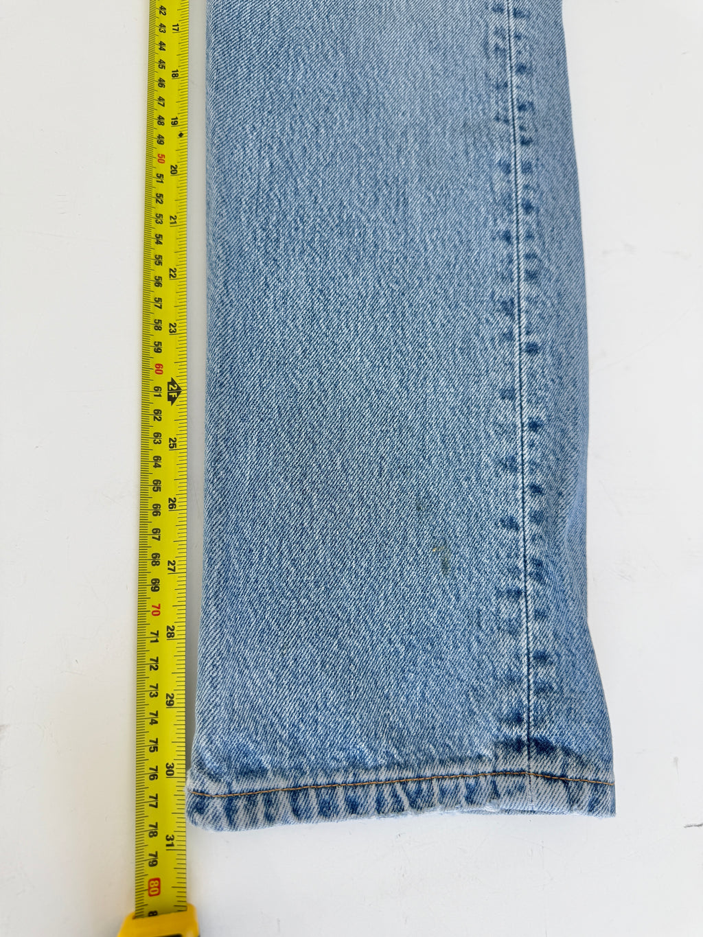 W25 L31 vintage Levis 501 24/25” measured waist medium light blue 501s 90s  USA nl