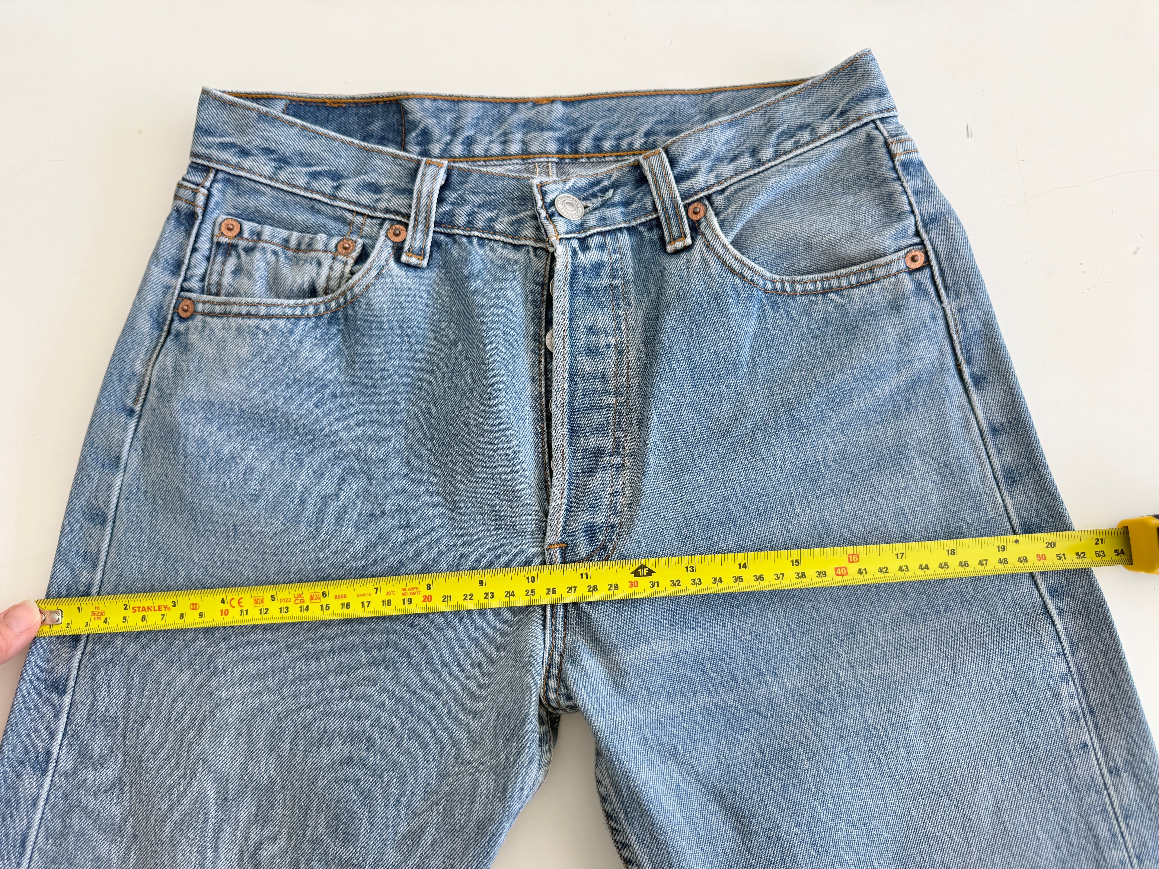W28 L31 vintage Levis 501 27/28” measured waist medium blue 90s USA  501s