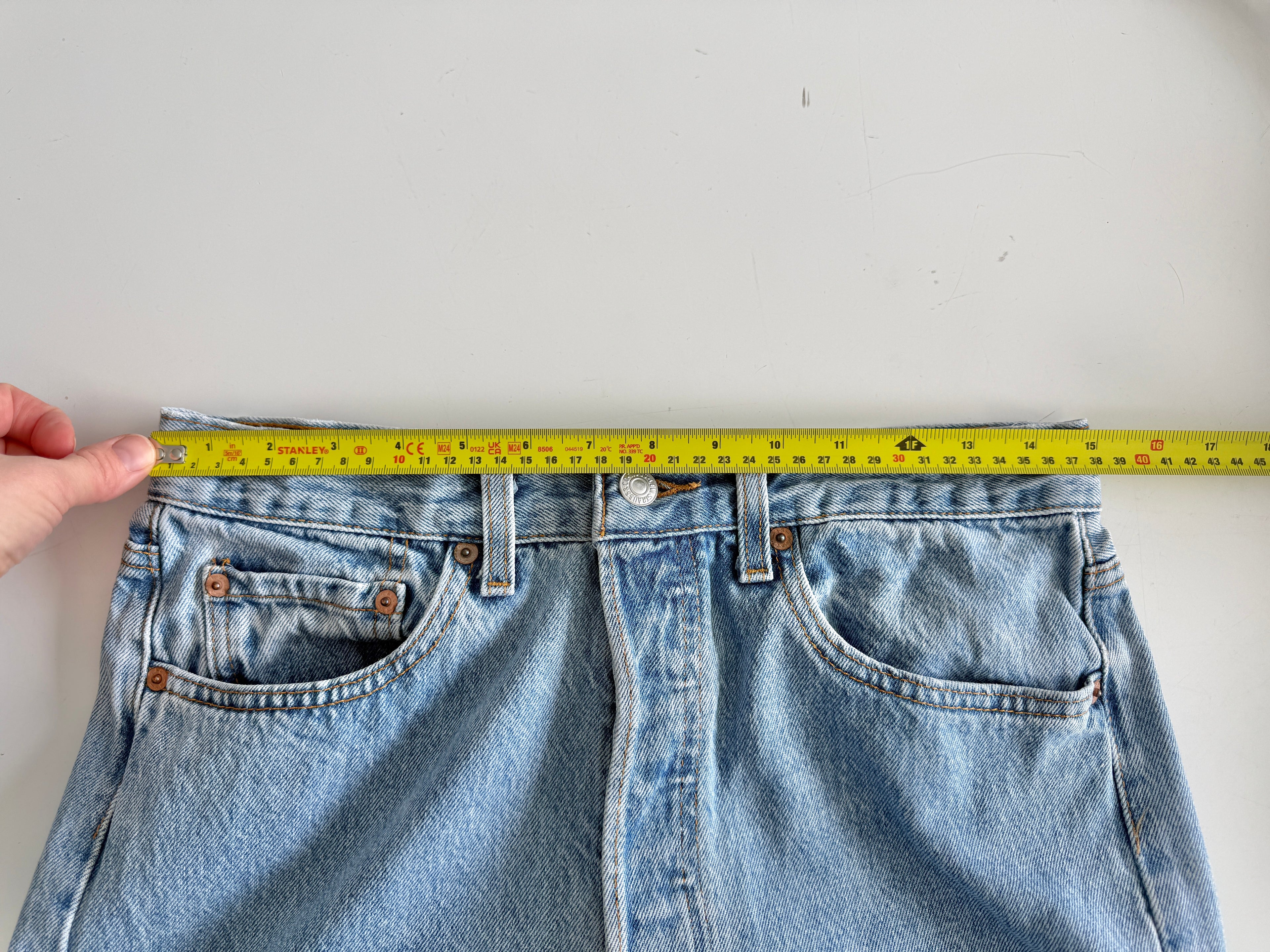 W29 L33 vintage Levis 501 28-29” measured light blue 90s denim Levi’s 501s USA