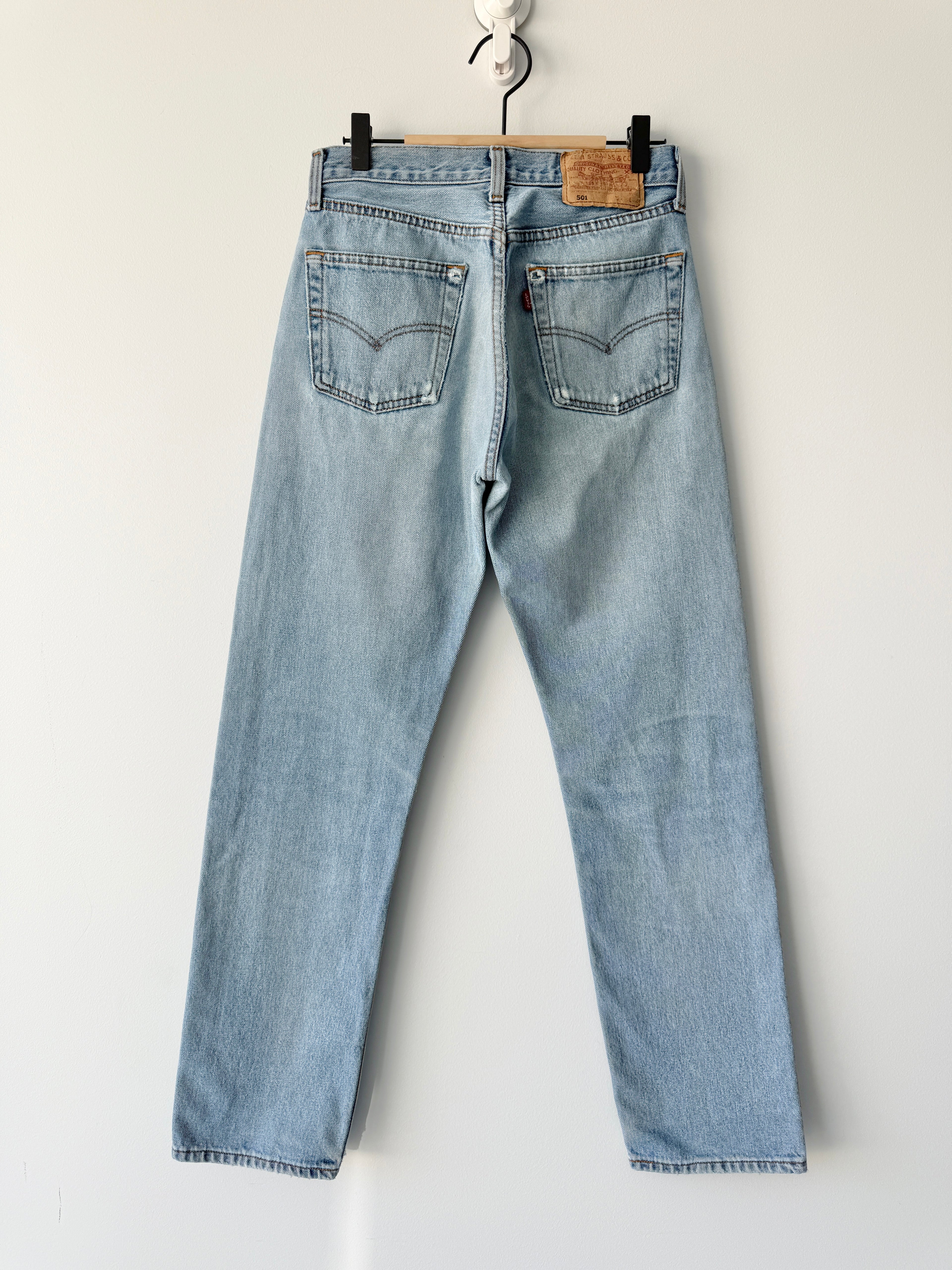 W27 L31 vintage Levis 501 26-27” measured light blue 90s denim Levi’s 501s