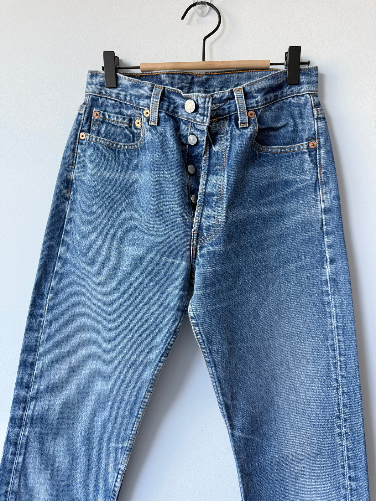 W27 L31 vintage Levis 501 dark faded blue 26/27” measured waist 90s USA levis 501s