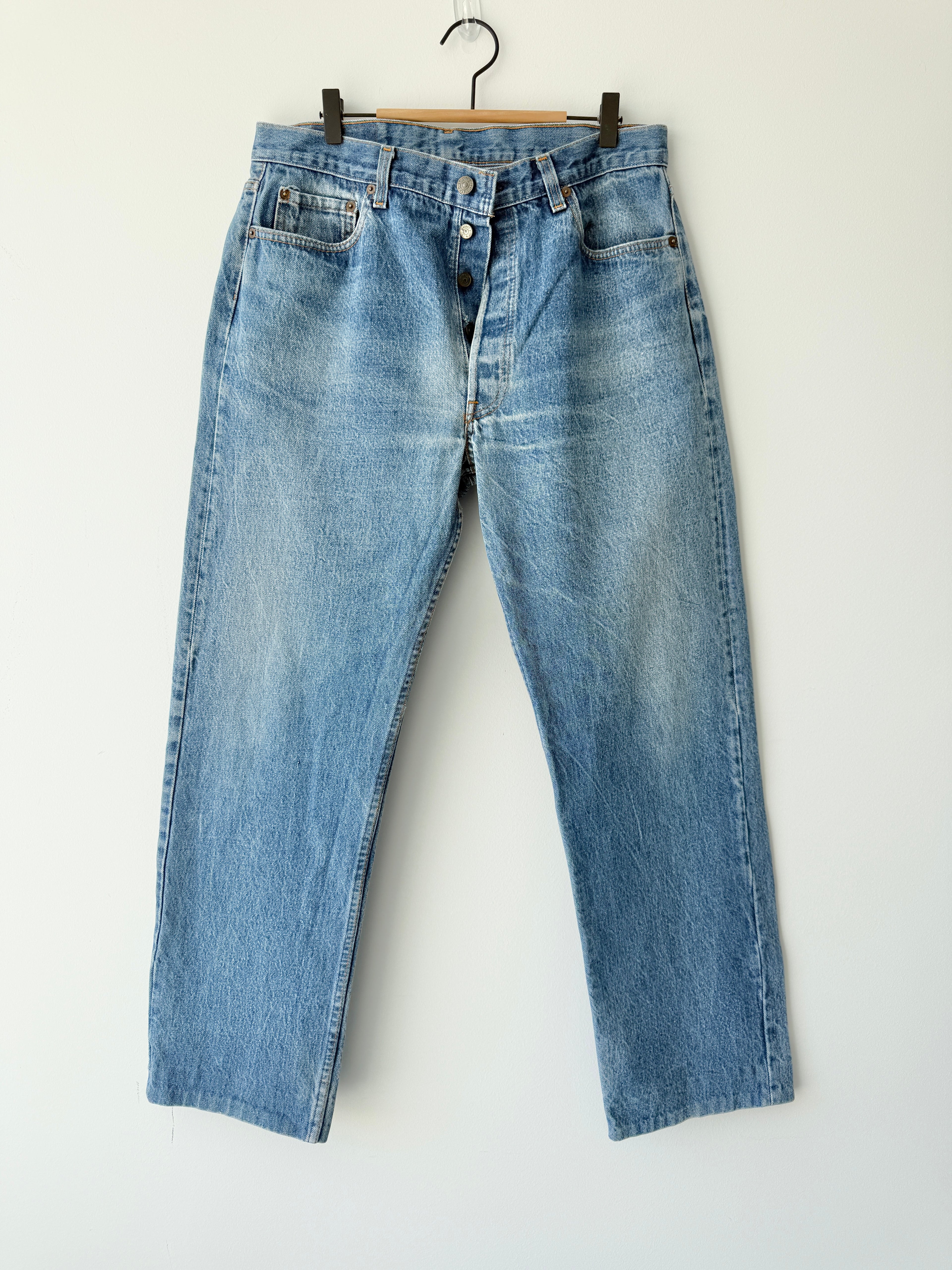 W33 L29 vintage Levis 501 32/33” dark blue faded Levi’s 501s USA 80s