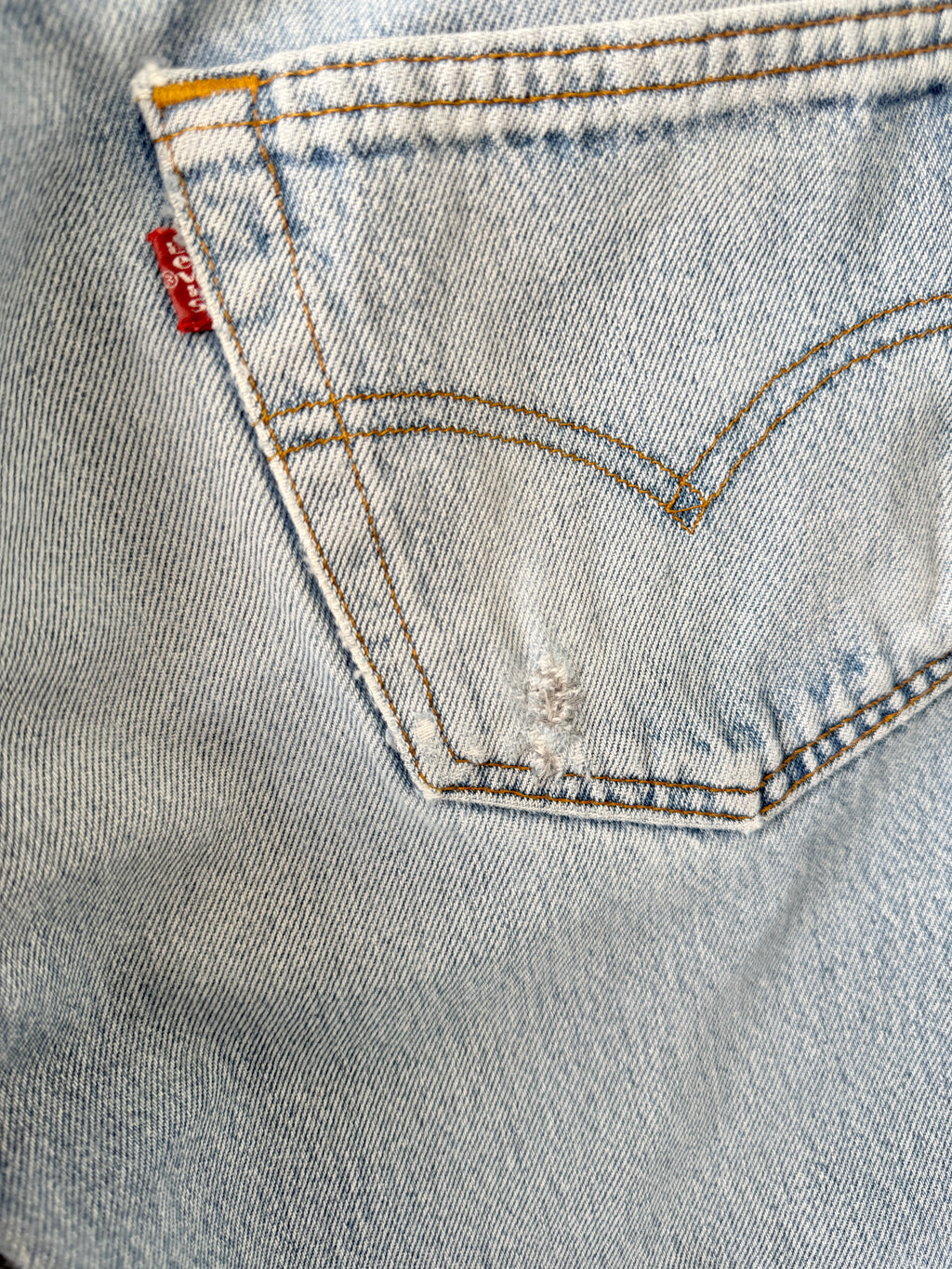 W31 L30 vintage Levis 501 30/31” measured light blue denim faded blue y2k levi’s 501s