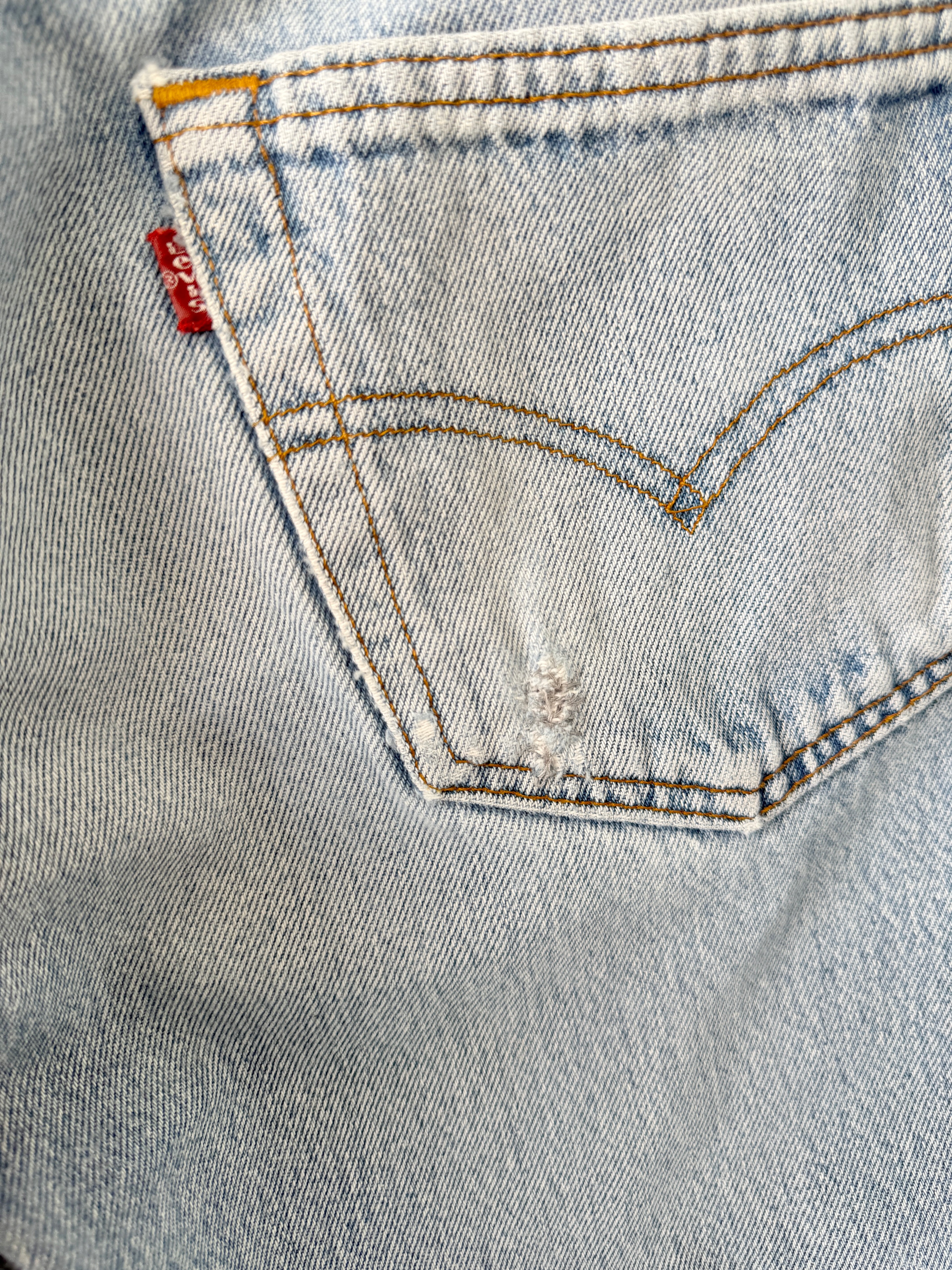 W31 L30 vintage Levis 501 30/31” measured light blue denim faded blue y2k levi’s 501s