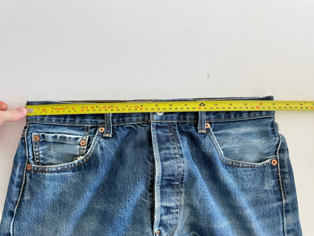 W33 L29 vintage Levis 501 32-33”” measured dark indigo denim whiskers Y2K 501s