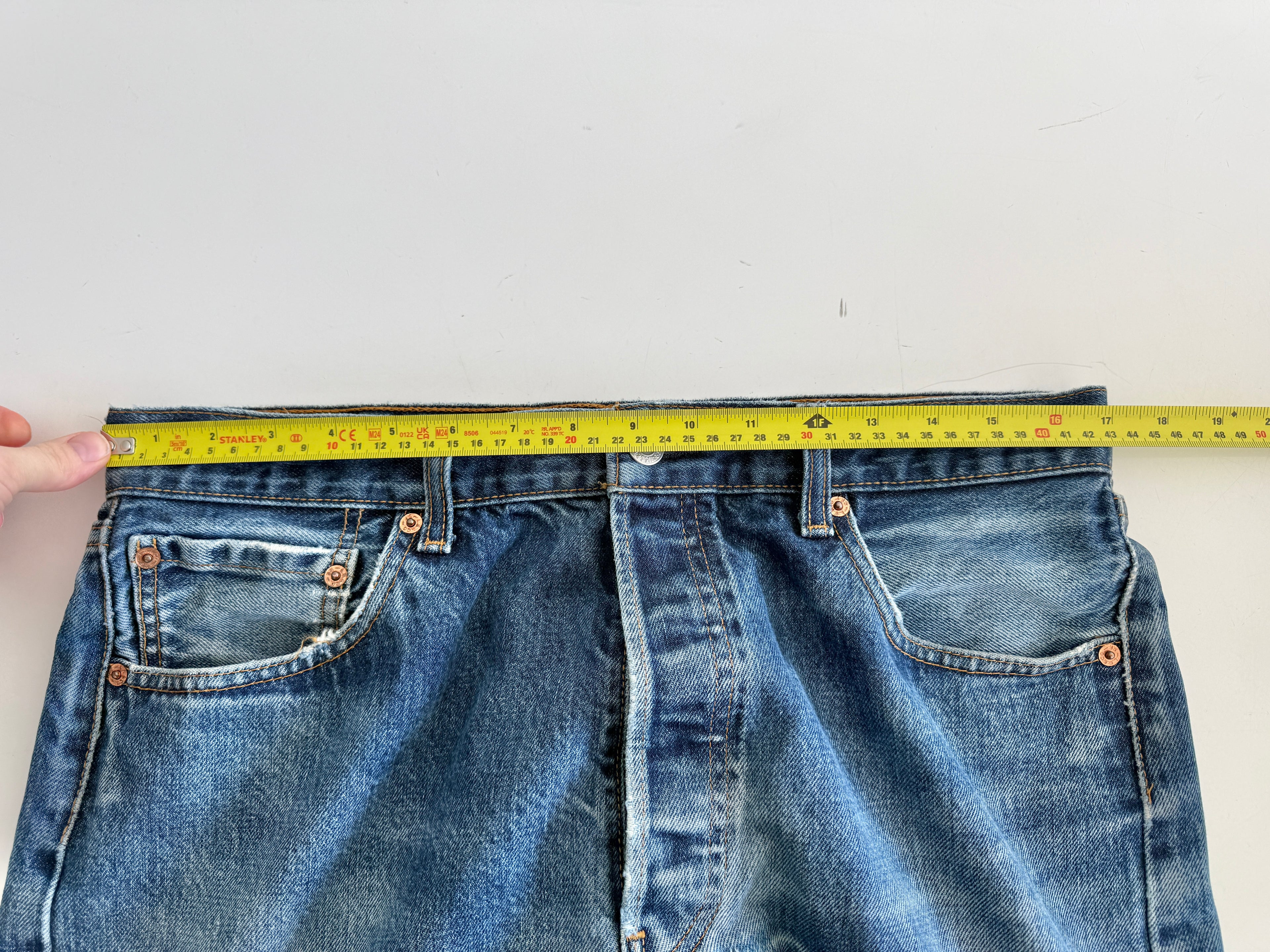 W33 L29 vintage Levis 501 32-33”” measured dark indigo denim whiskers Y2K 501s