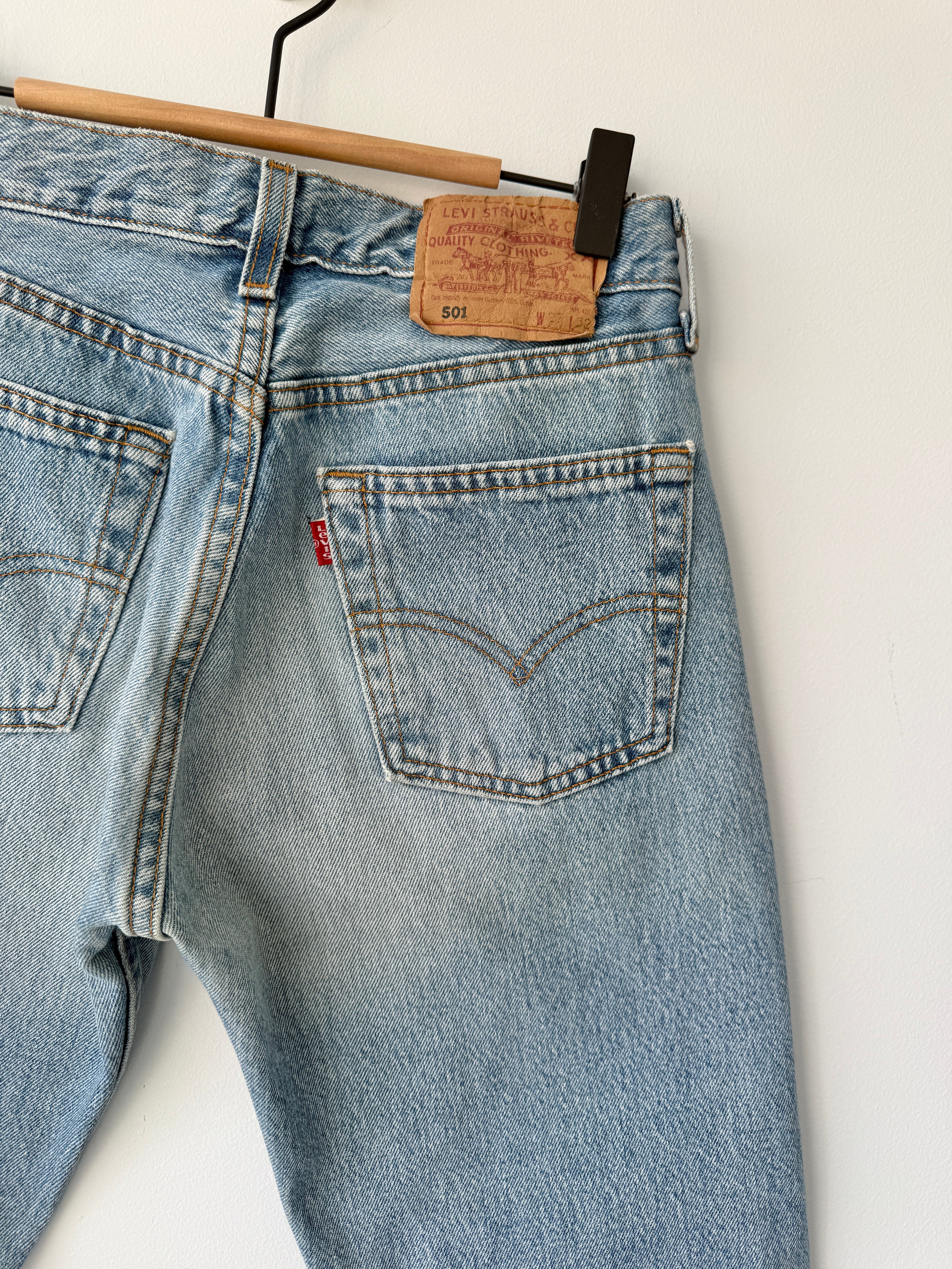 W26 L31 vintage Levis 501 24-26” measured medium blue 90s Levi’s 501s USA