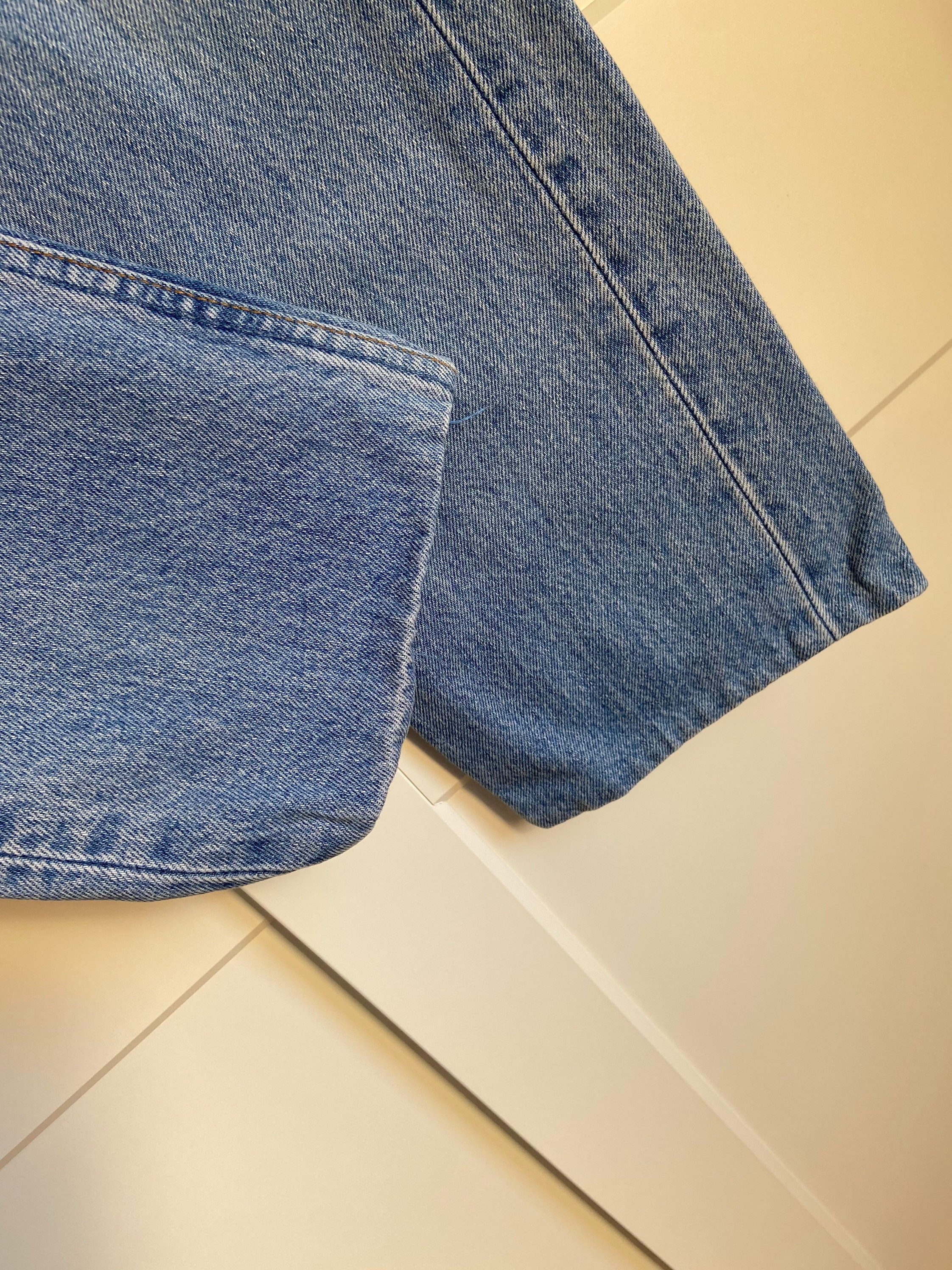 Vintage levis 501 jeans w26” made in USA