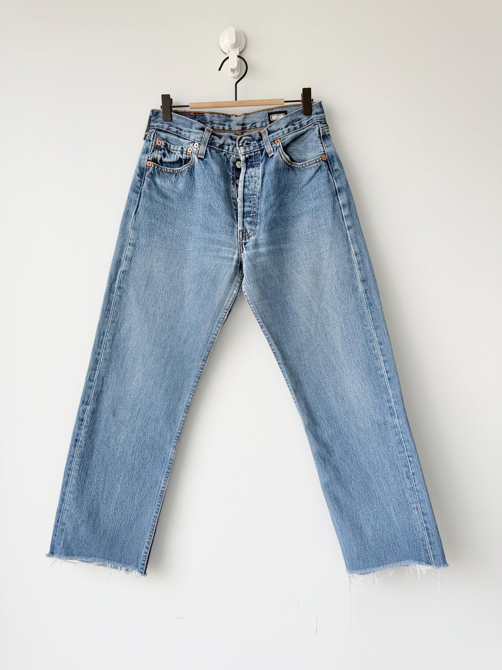 Levis 501s  vintage w26/27 L27 medium blue 501s made in the U.K.  straight leg jeans 501 26”/27” waist