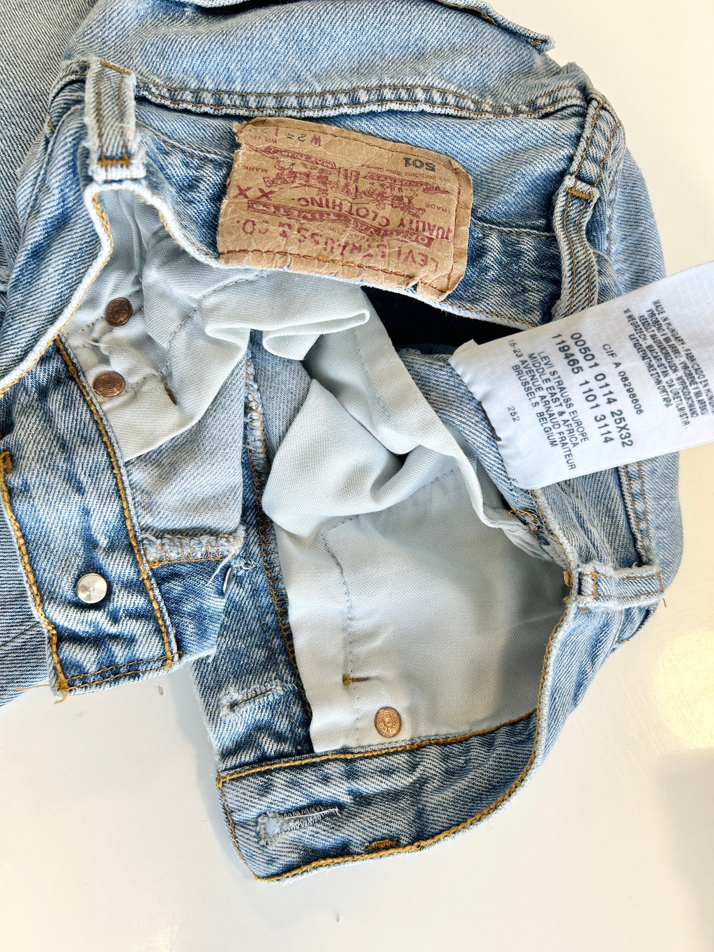 Levi’s 501 vintage w23 L30 Levi’s 501 light blue faded blue straight leg blue 501 vintage blue 501 worn vintage Levi’s