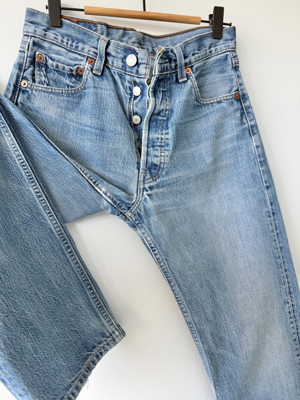 W27 L30 vintage Levis 501 27” measured waist medium faded denim made in Y2K