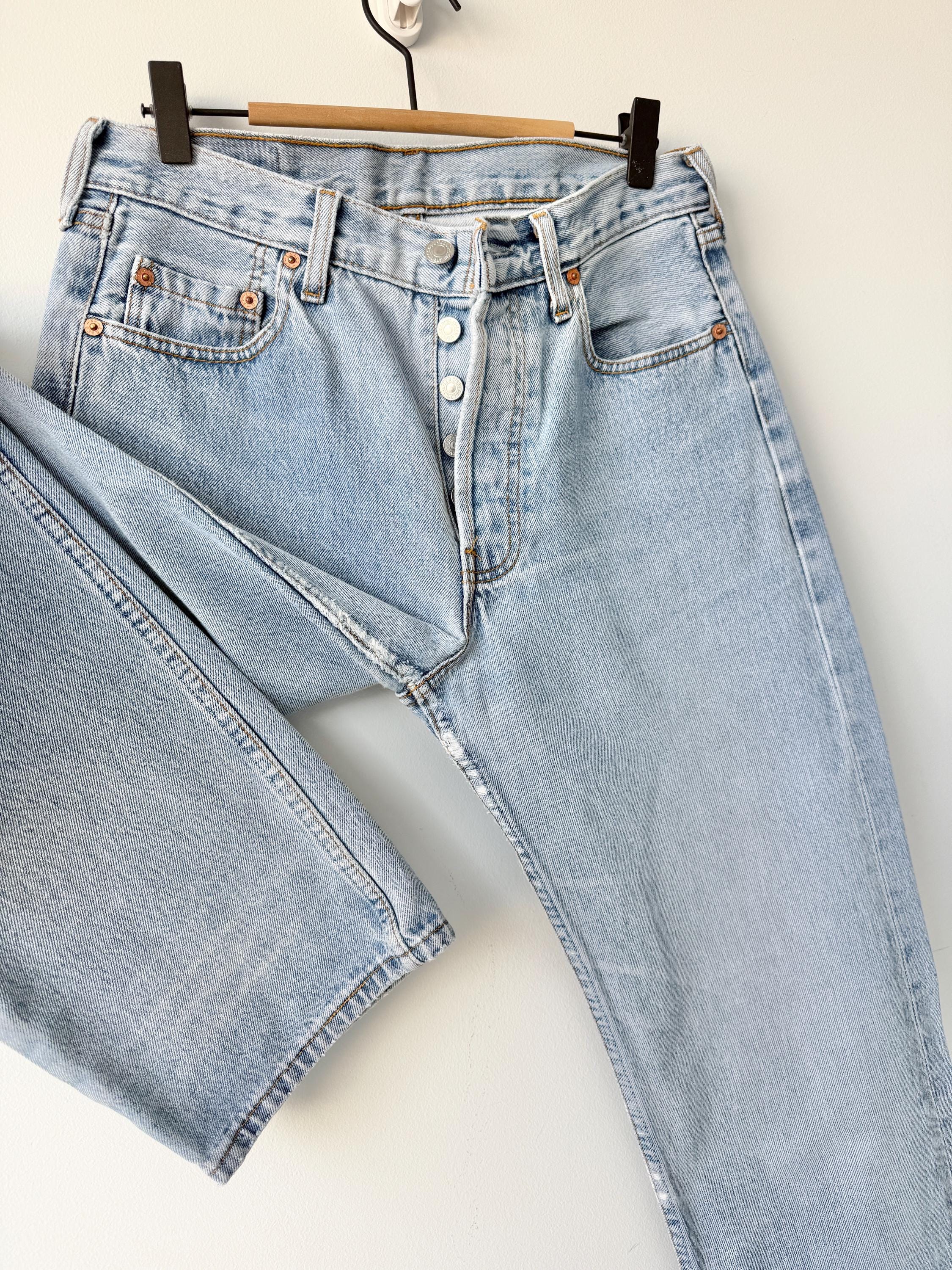 W29 L33 vintage Levis 501 28-29” measured whiskers faded light blue made in 90s