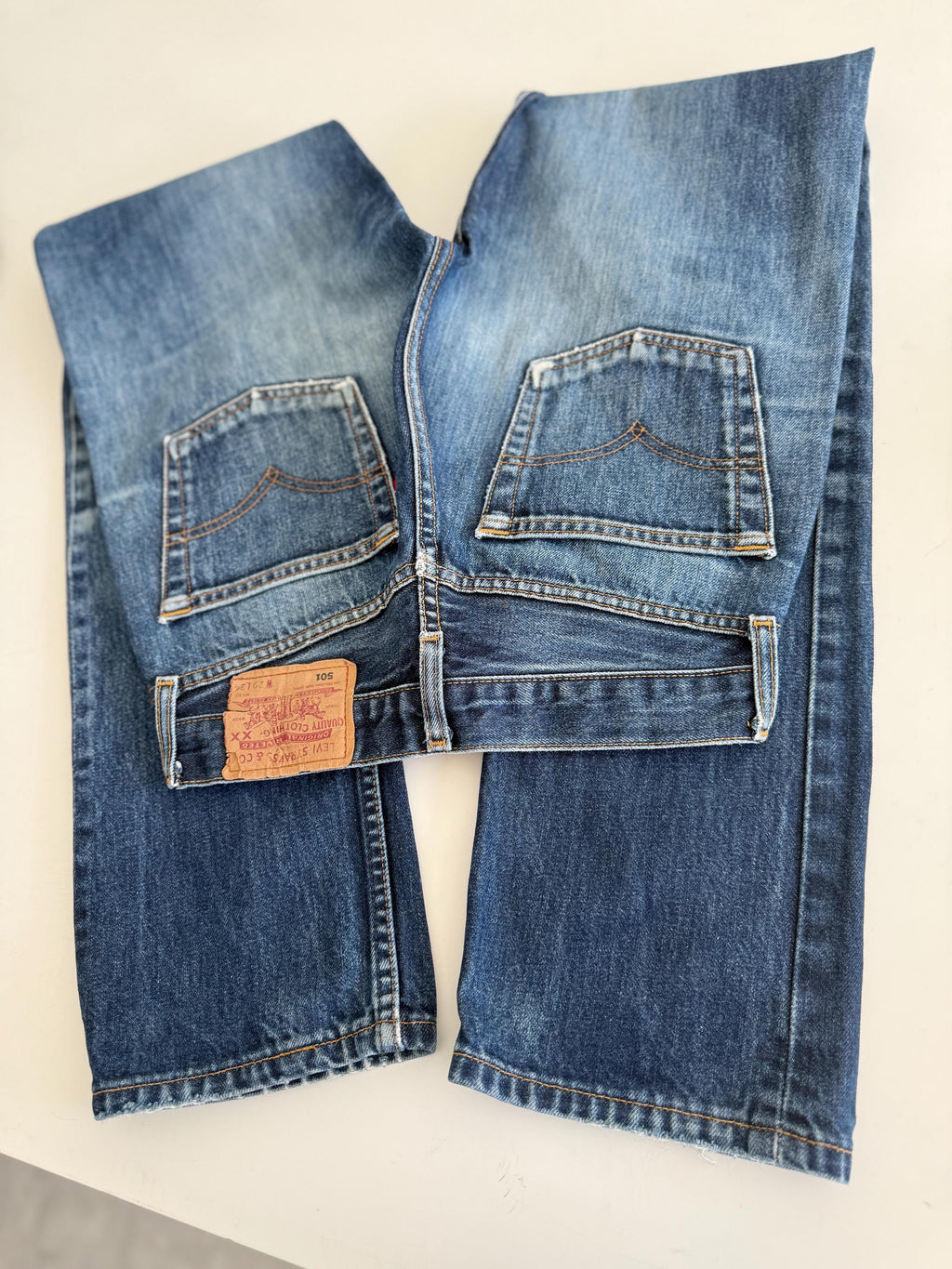 W26 L32 Levis 501 vintage 25-26” measured waist dark blue whiskers faded made in y2k
