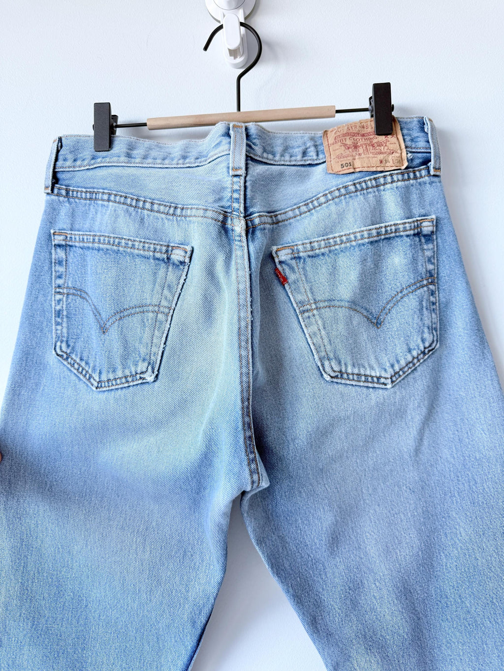 Levis 501 vintage w32 L35 light faded blue 501s made in USA  90s straight leg jeans 501 32” waist