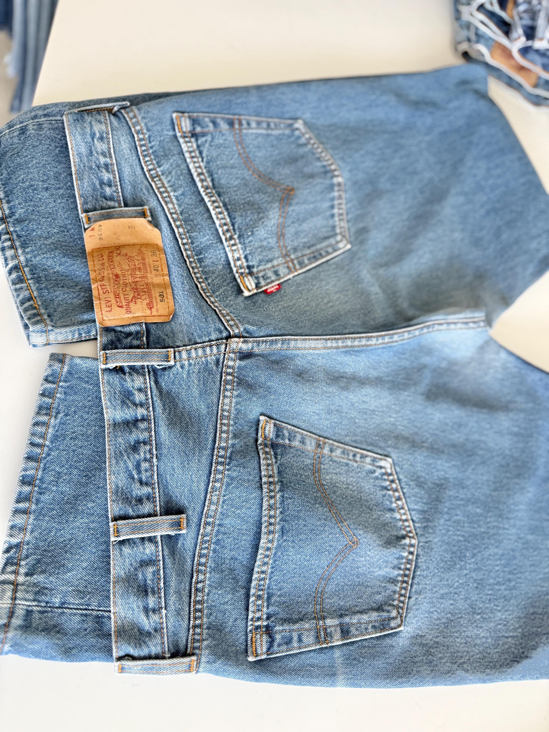 W38 L35 vintage Levis 501 37-38” measured waist medium dark blue made in USA 90s